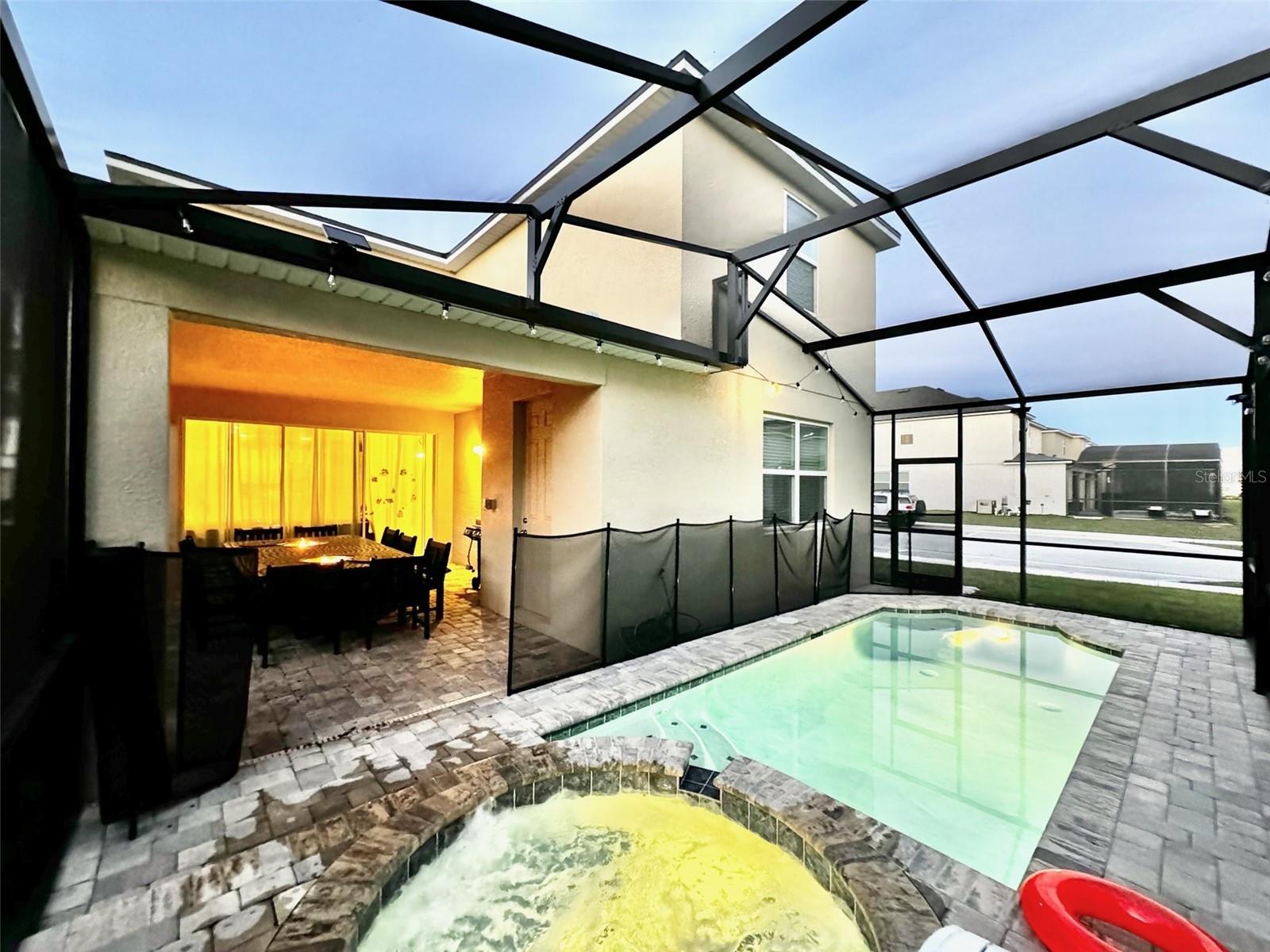 8940 COCONUT BREEZE DR