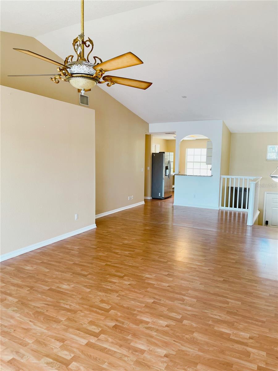 427 EAGLE RIDGE DR
