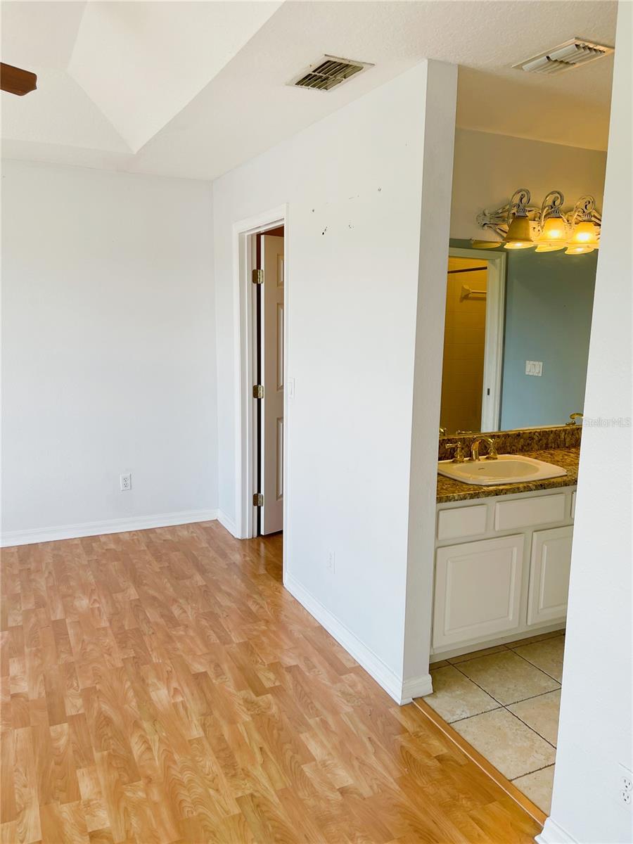 427 EAGLE RIDGE DR