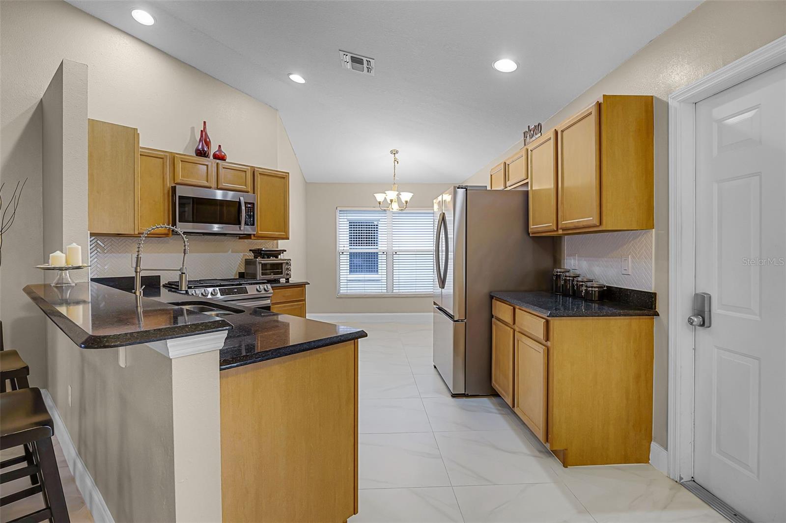 806 KNIGHTSBRIDGE CIR