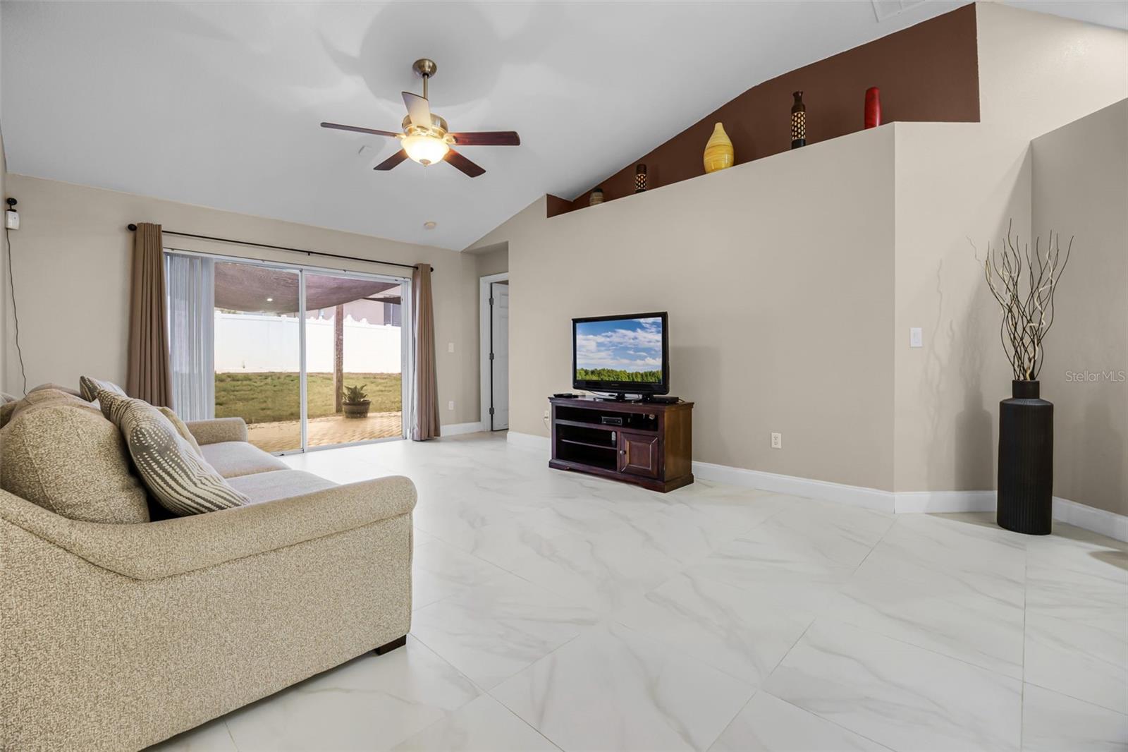 806 KNIGHTSBRIDGE CIR