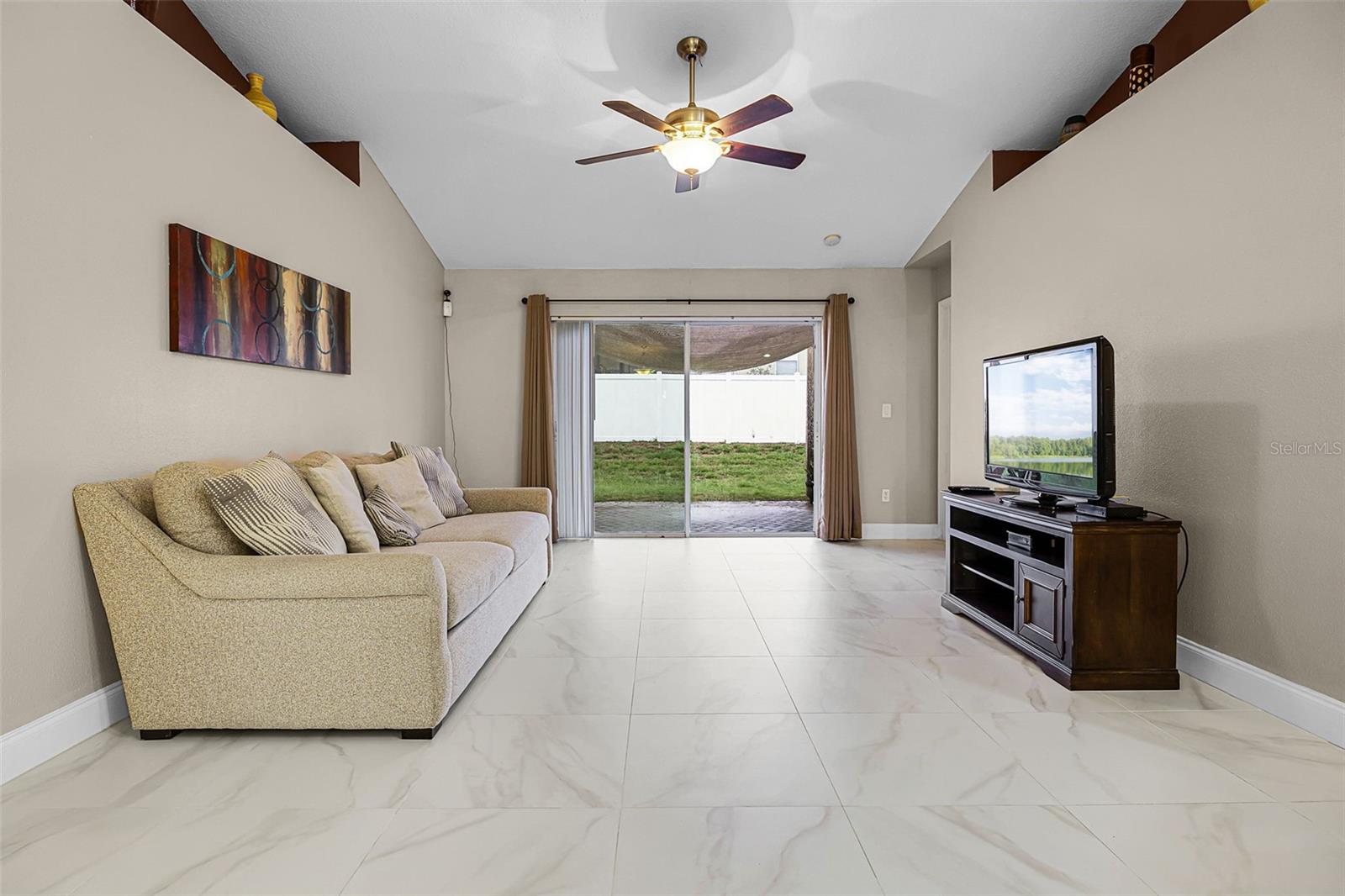 806 KNIGHTSBRIDGE CIR