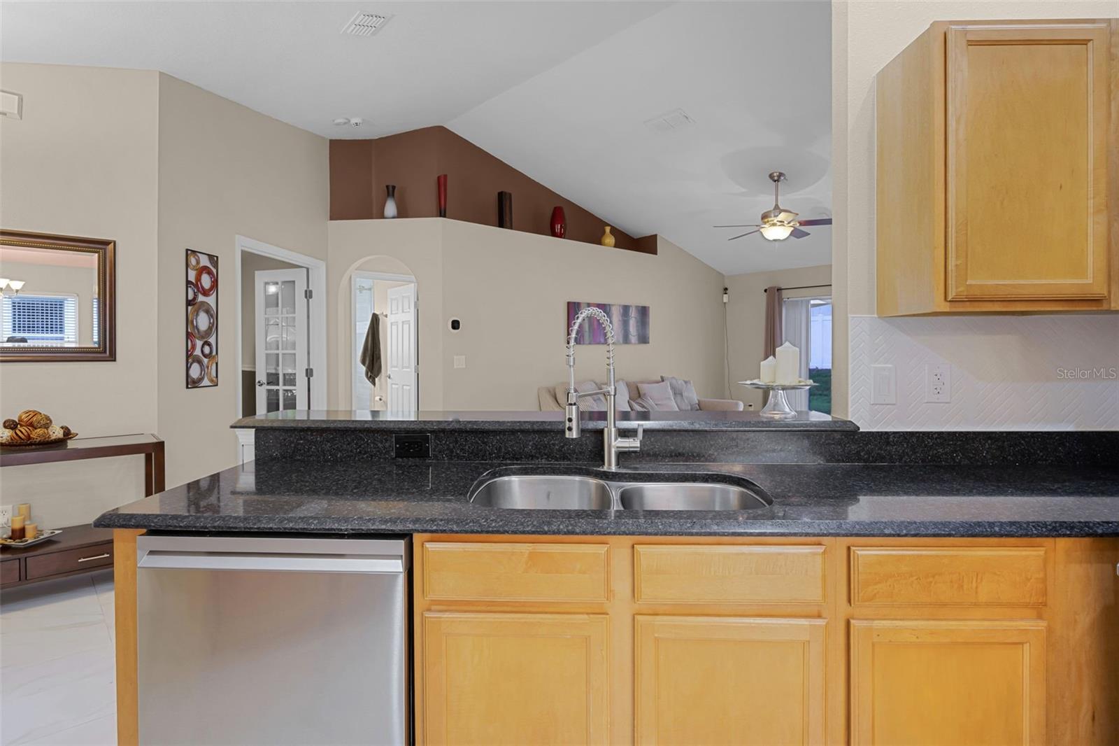 806 KNIGHTSBRIDGE CIR