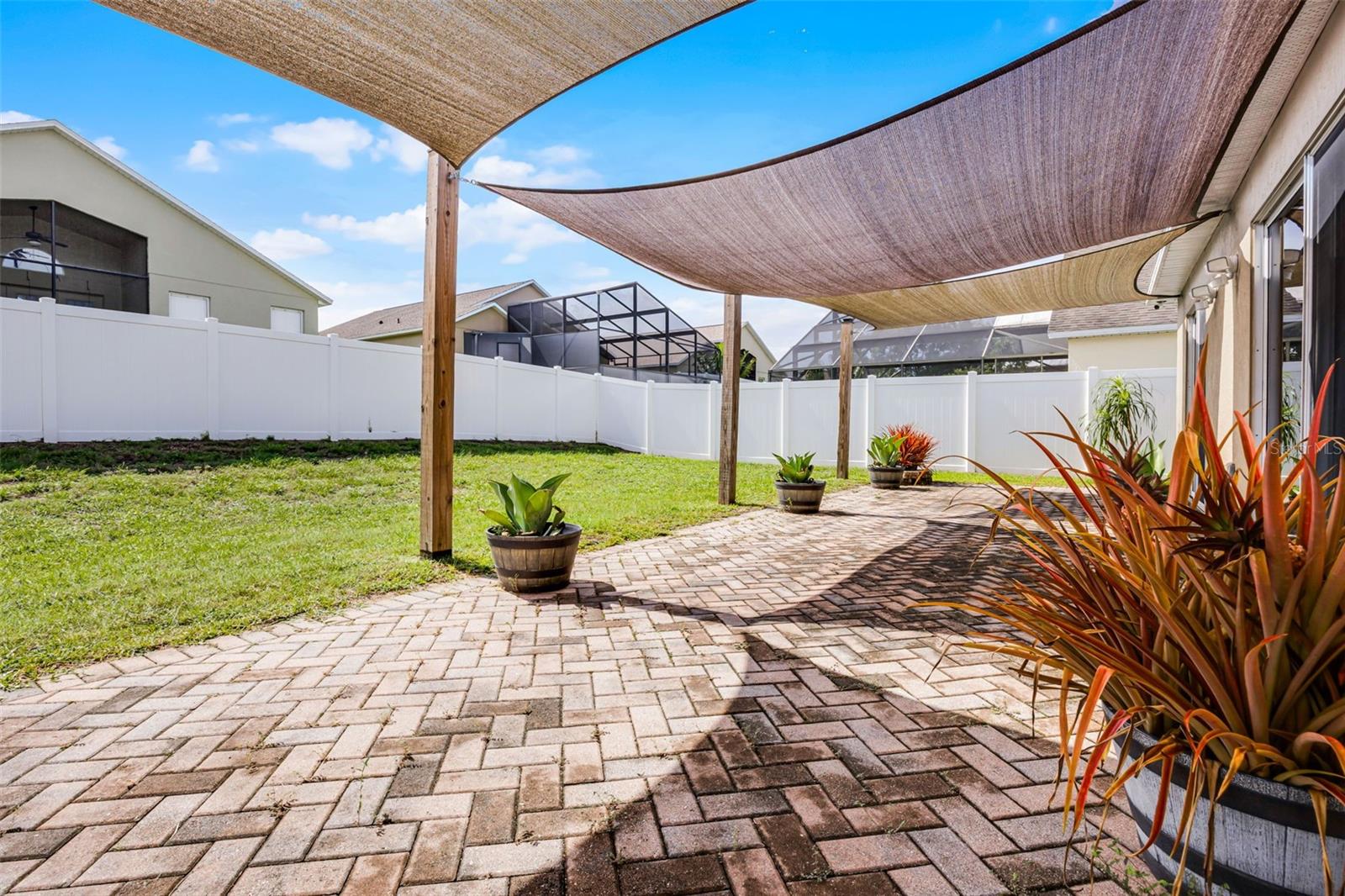 806 KNIGHTSBRIDGE CIR