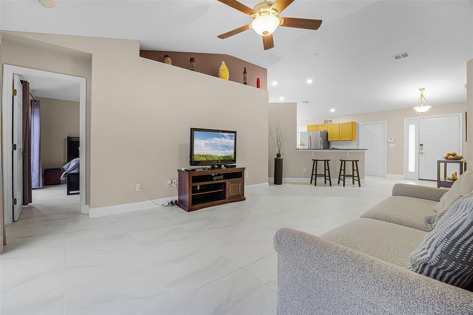 806 KNIGHTSBRIDGE CIR