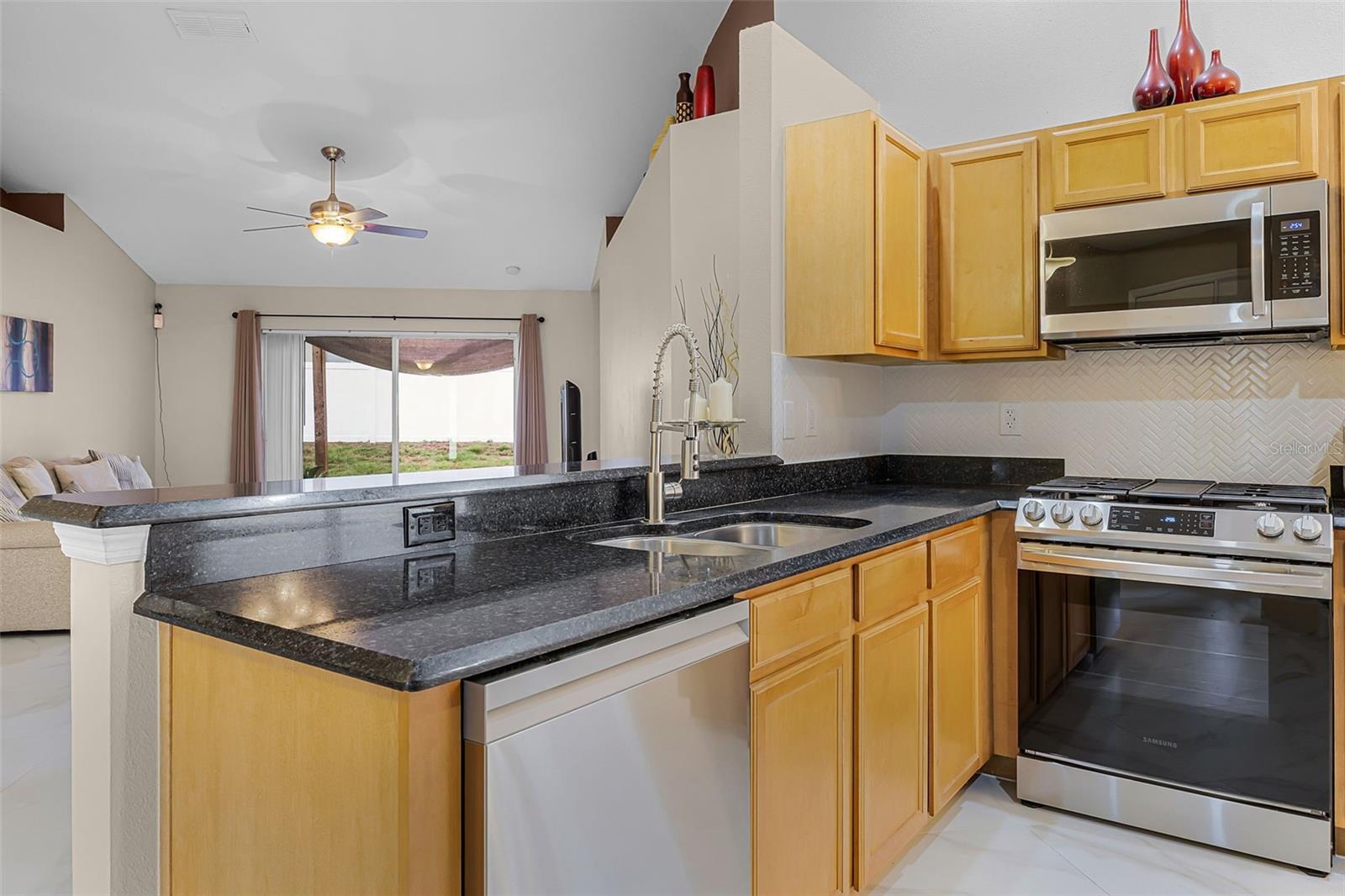 806 KNIGHTSBRIDGE CIR