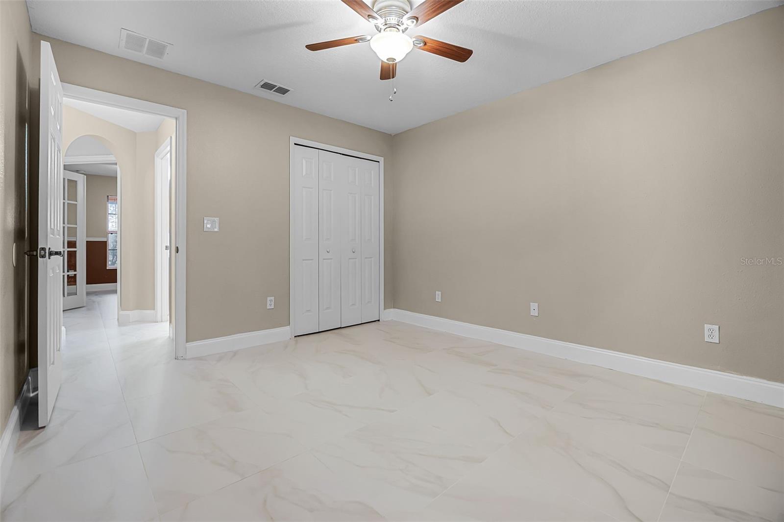 806 KNIGHTSBRIDGE CIR