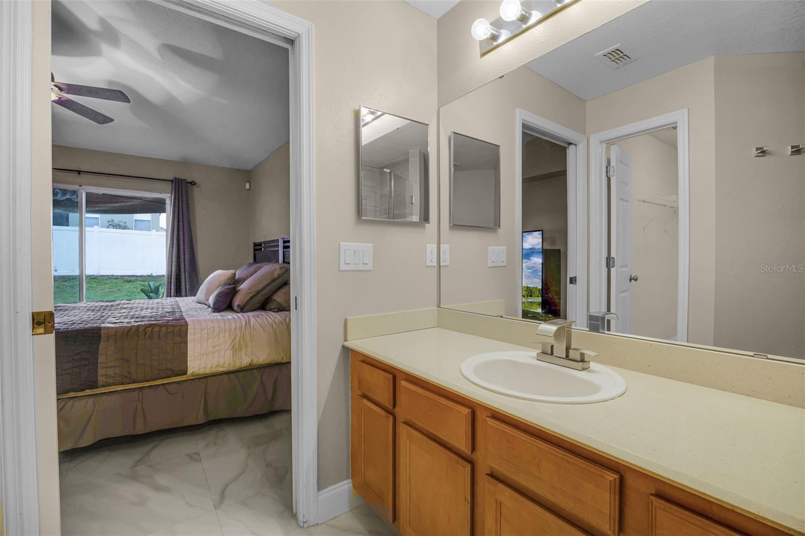 806 KNIGHTSBRIDGE CIR