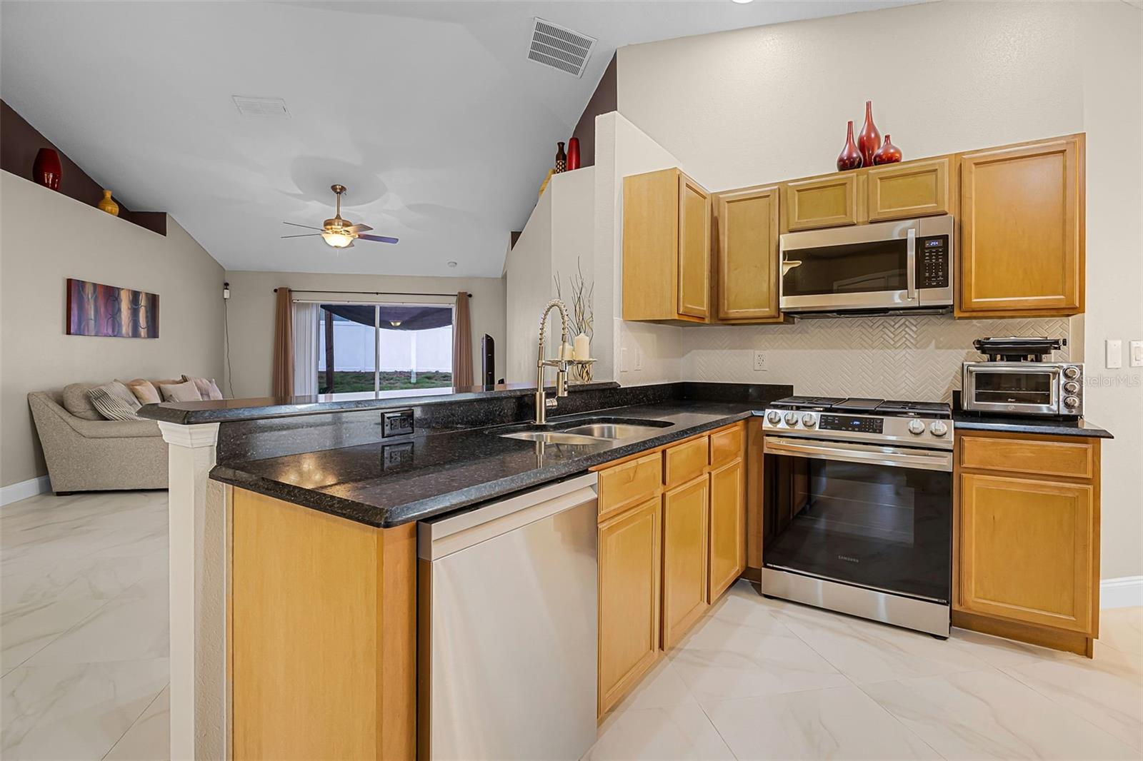 806 KNIGHTSBRIDGE CIR