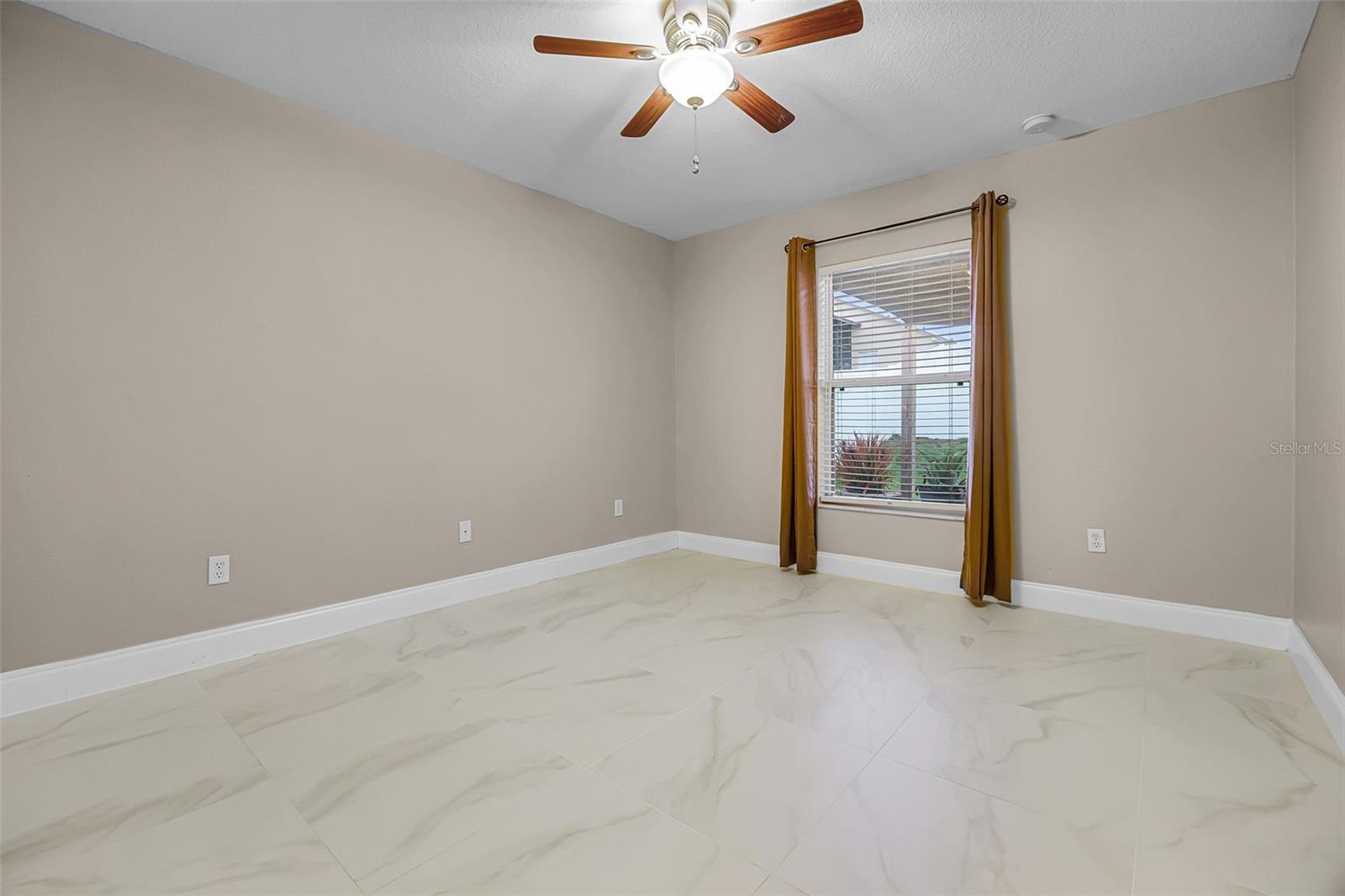 806 KNIGHTSBRIDGE CIR