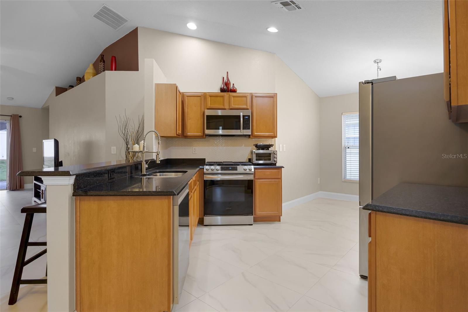 806 KNIGHTSBRIDGE CIR