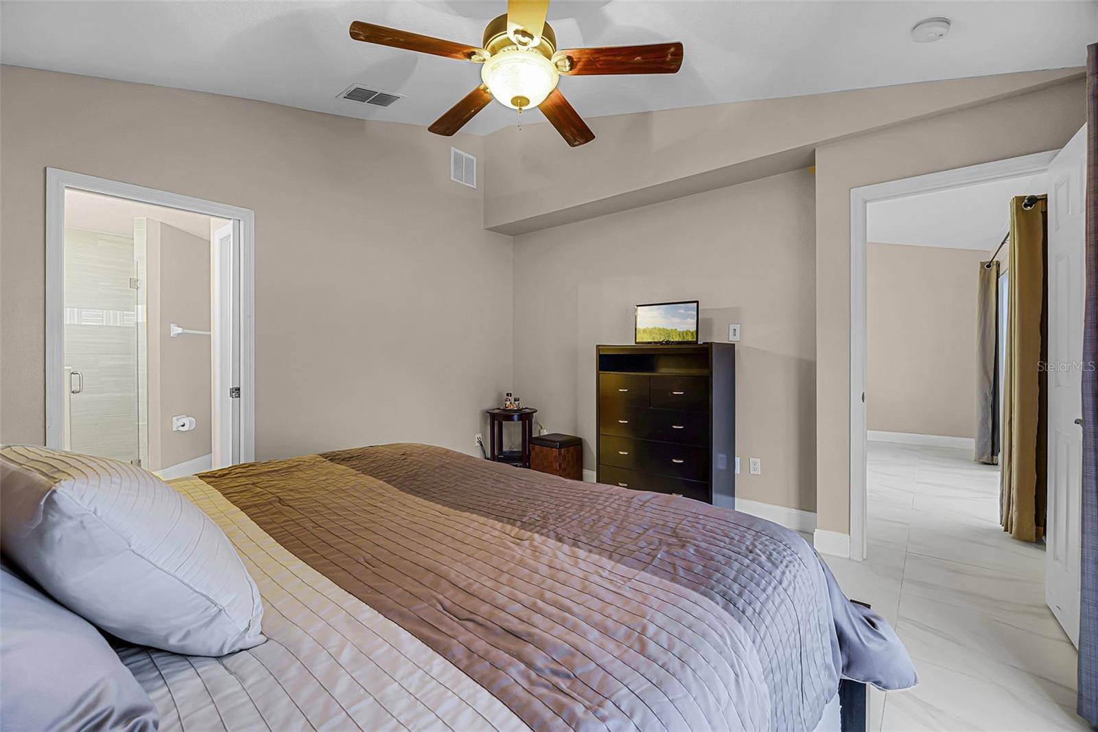 806 KNIGHTSBRIDGE CIR