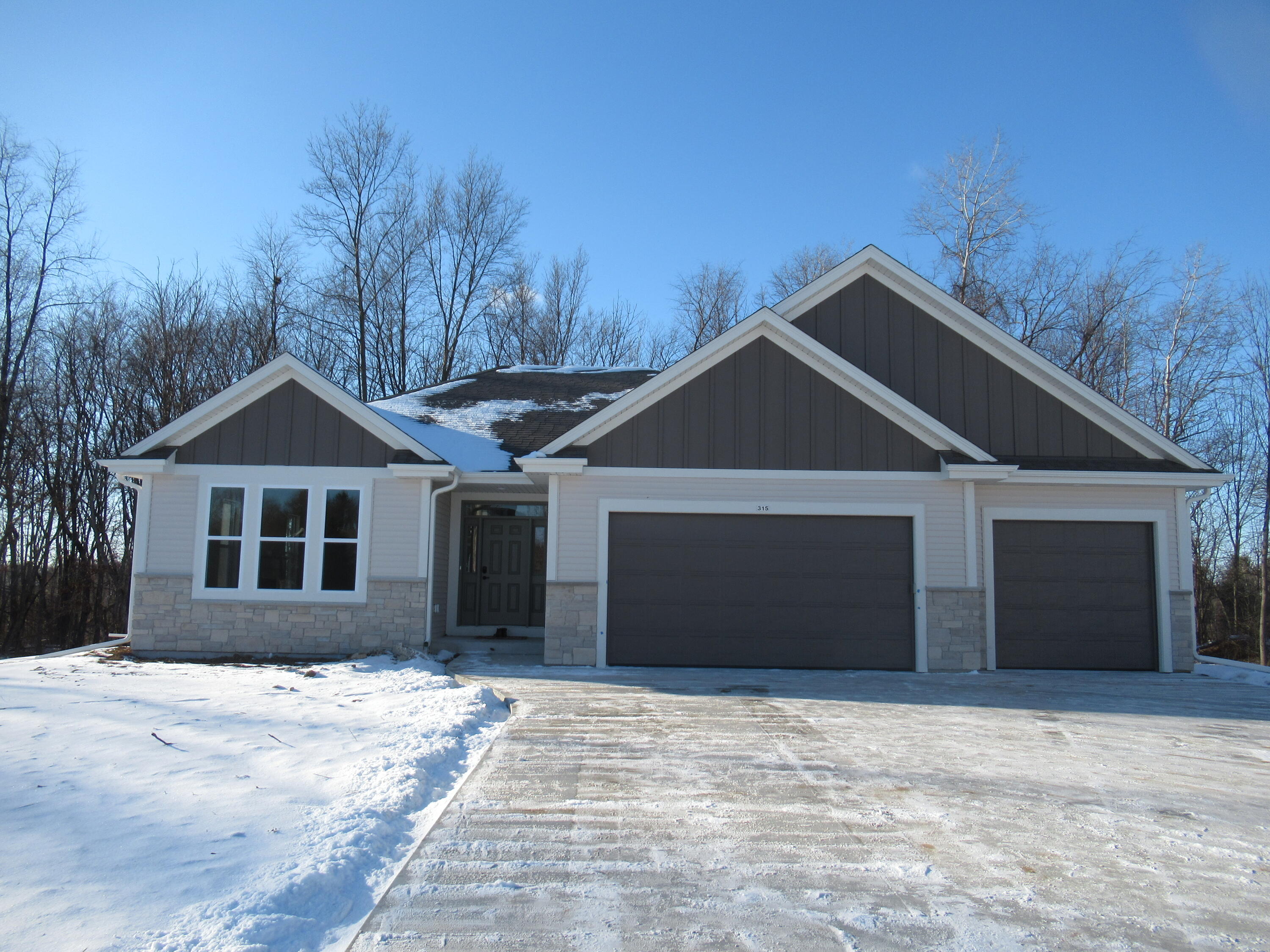 315 White Eagle Ct