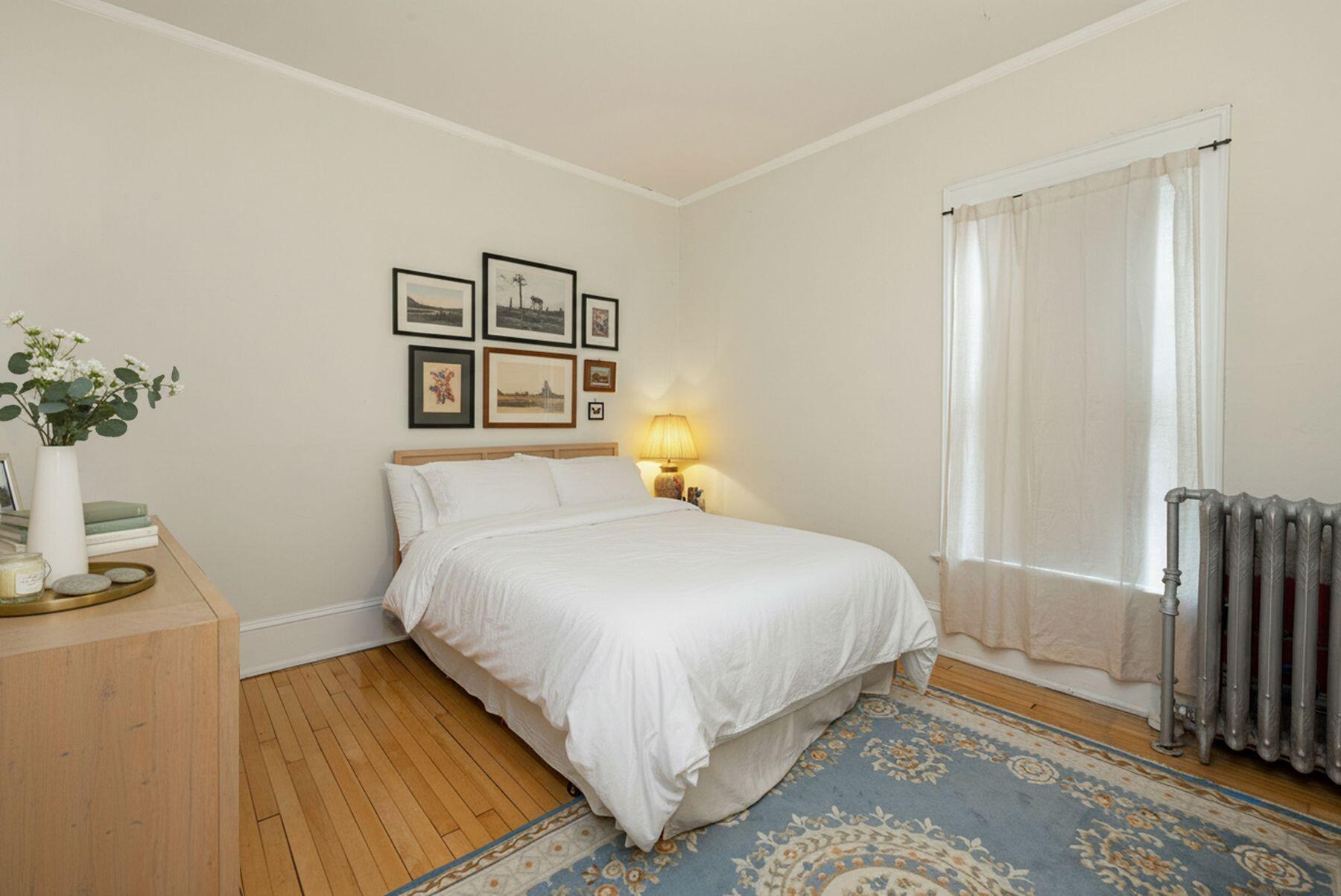2718 E Kenwood Blvd Unit: 2