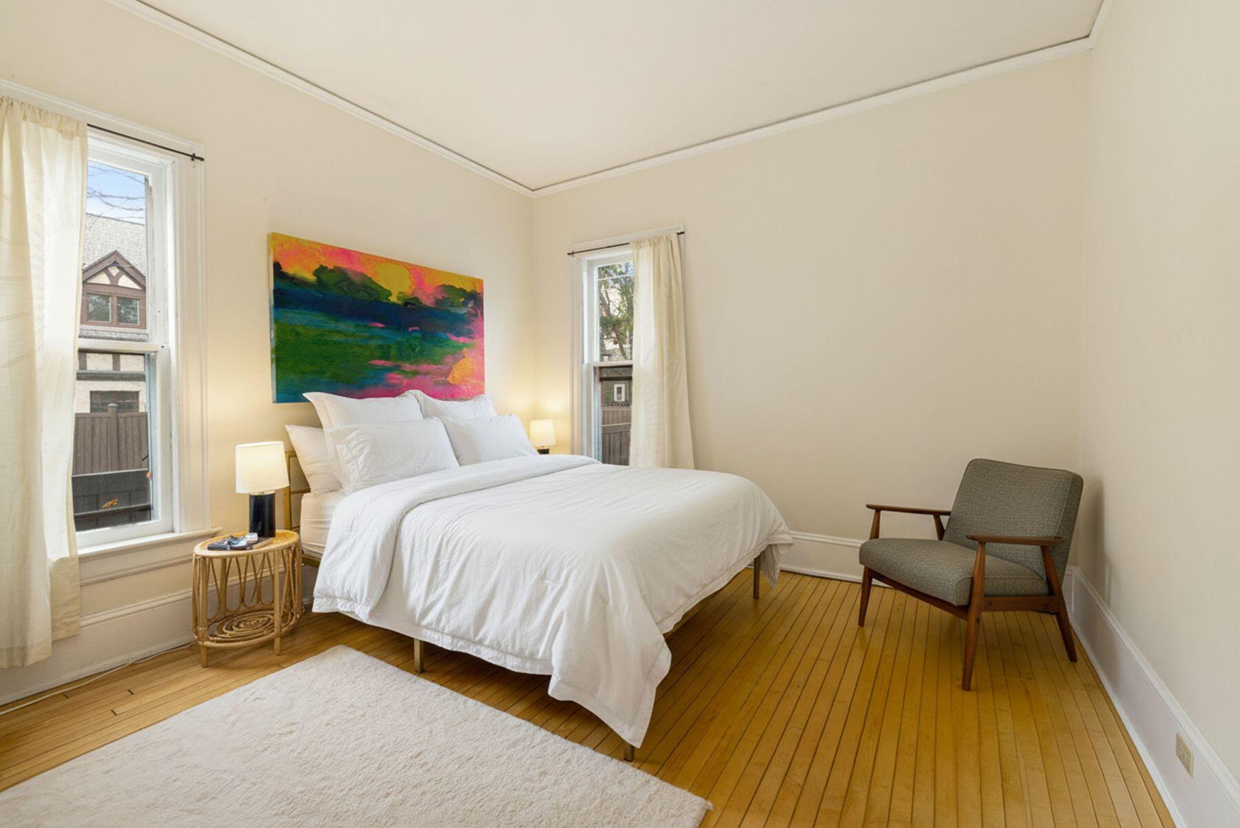 2718 E Kenwood Blvd Unit: 2