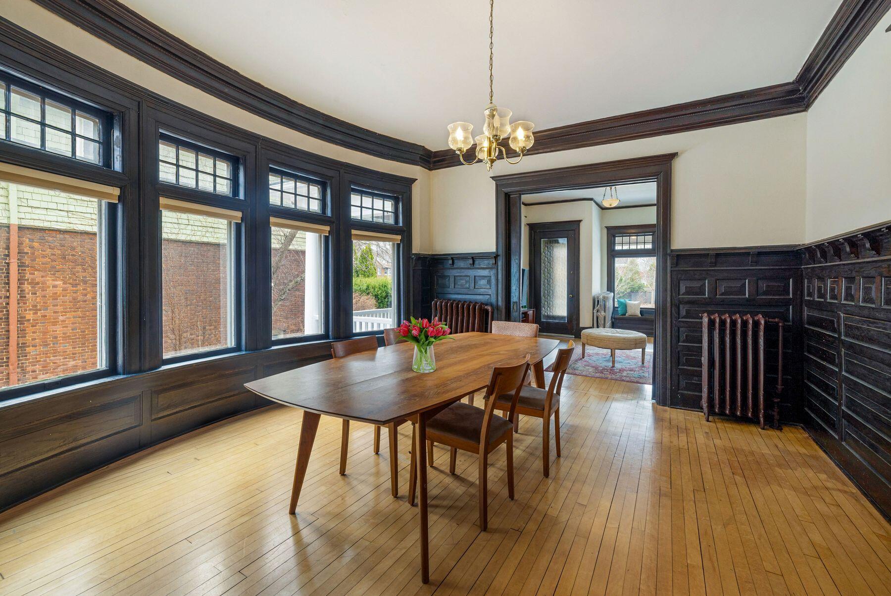 2718 E Kenwood Blvd Unit: 2