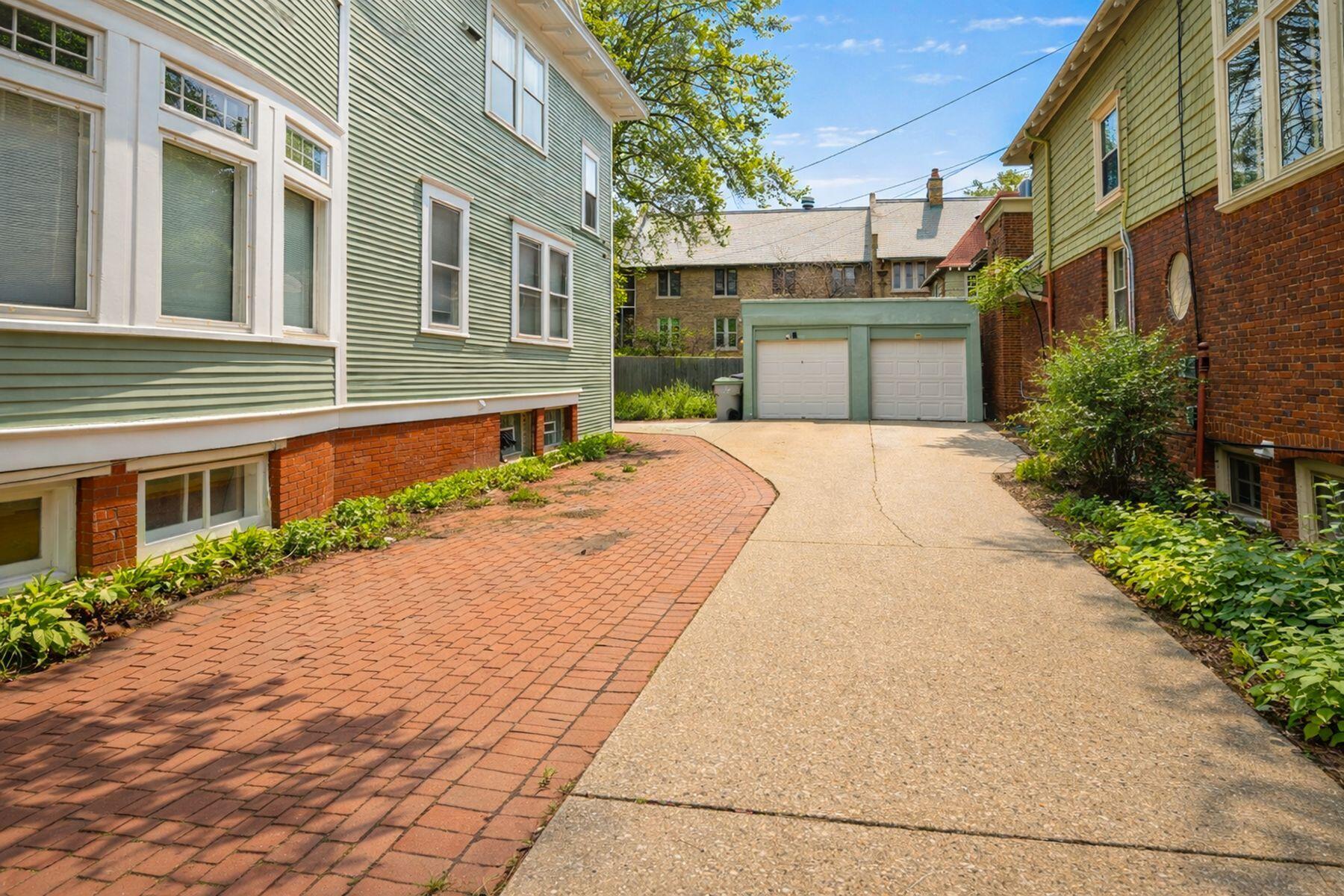 2718 E Kenwood Blvd Unit: 2