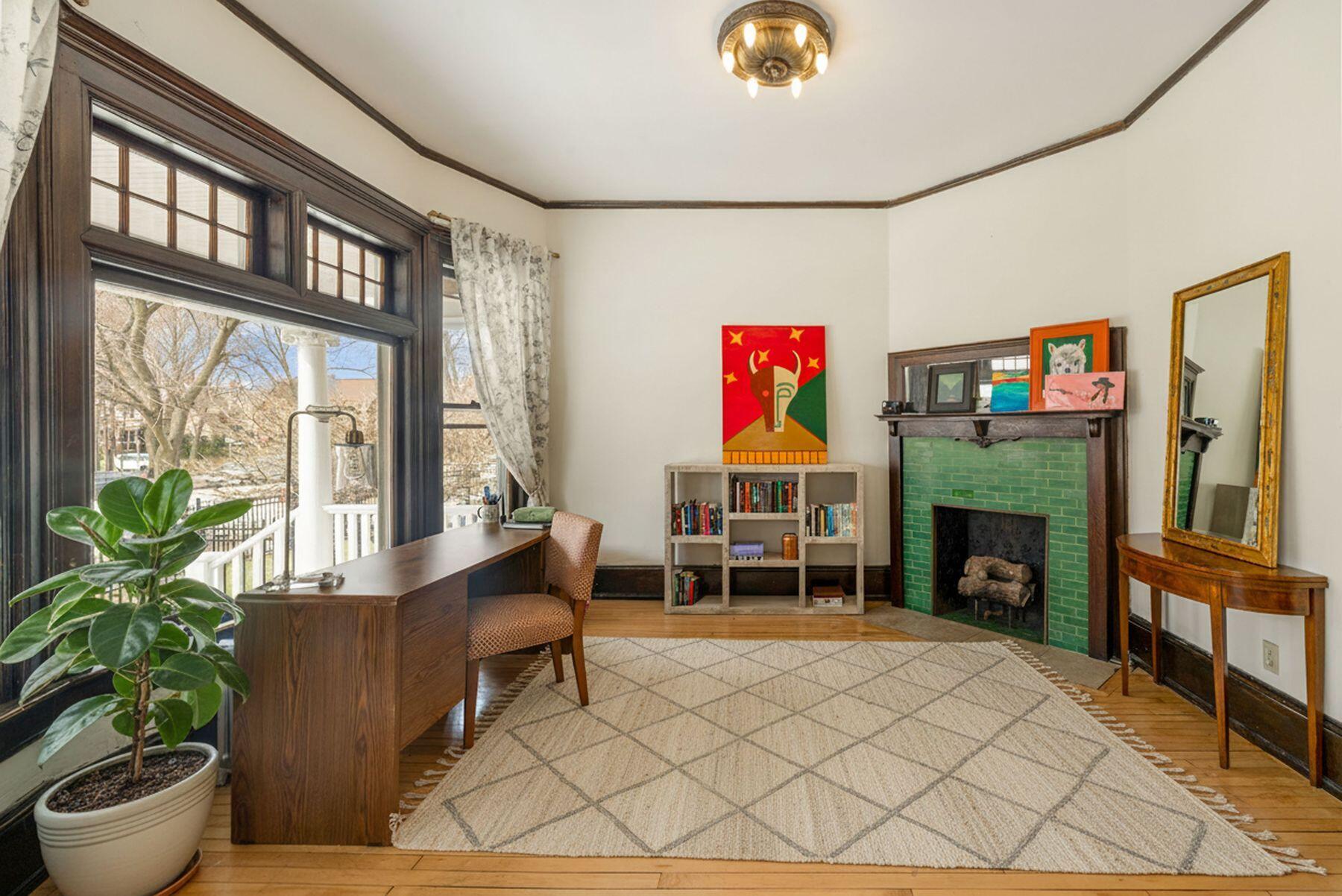 2718 E Kenwood Blvd Unit: 2