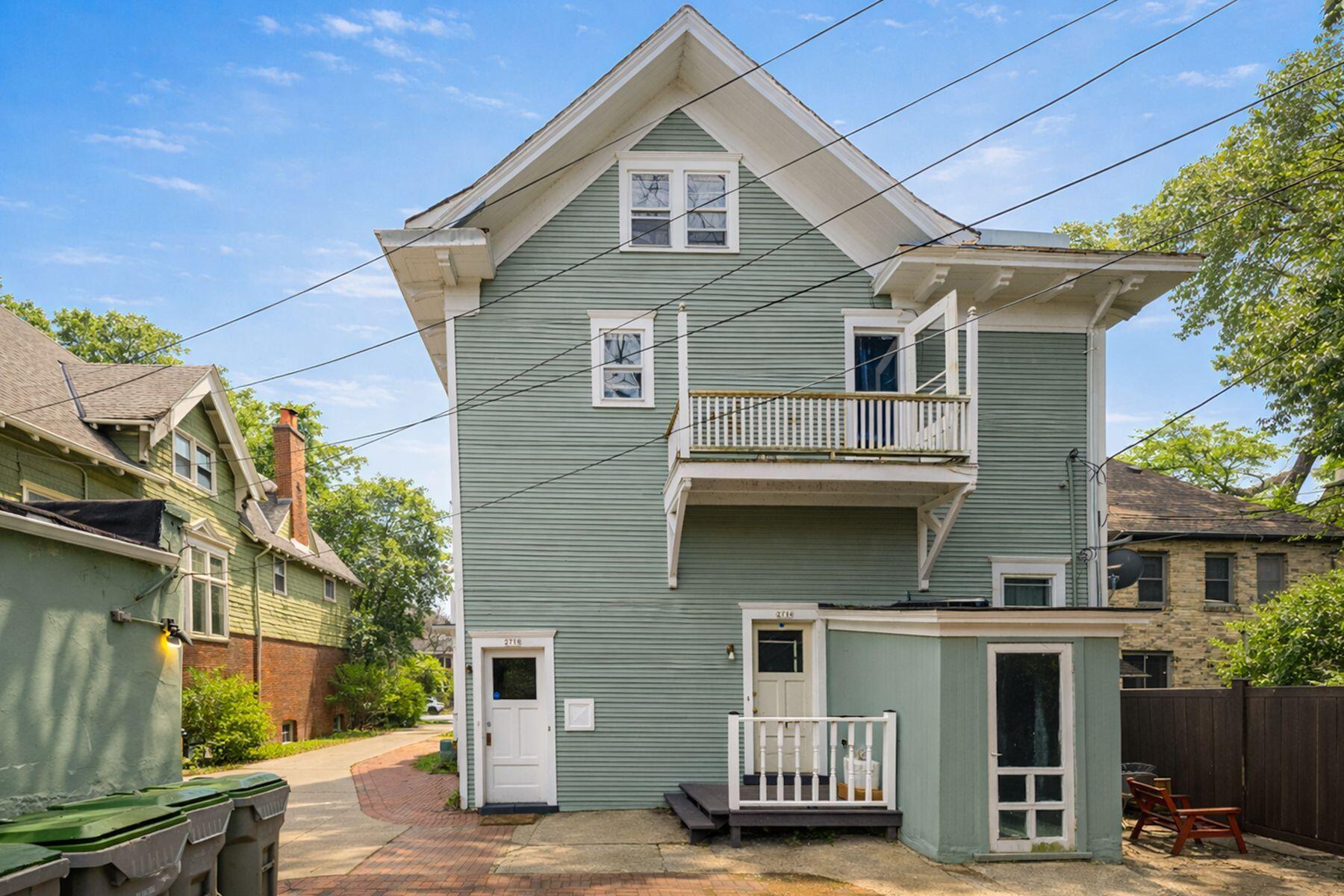 2718 E Kenwood Blvd Unit: 2