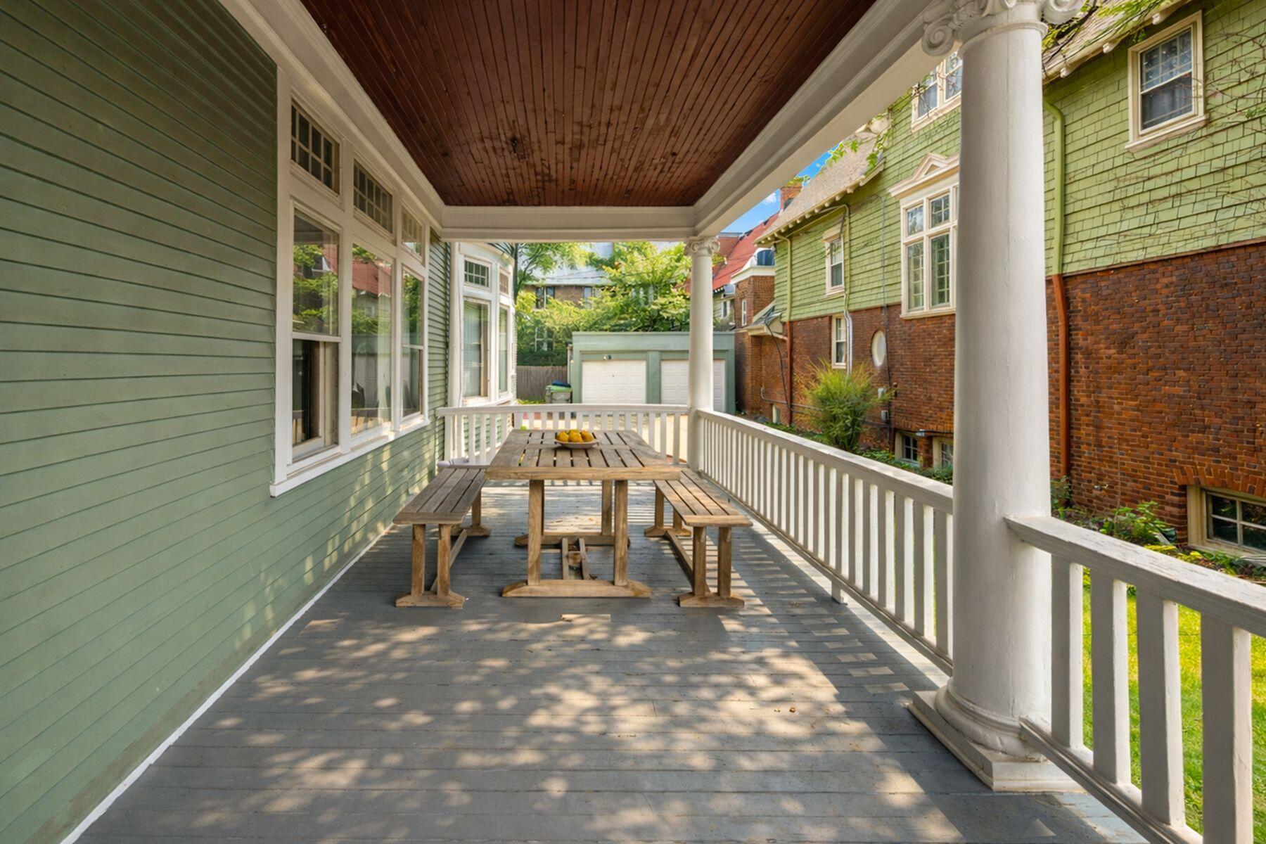 2718 E Kenwood Blvd Unit: 2
