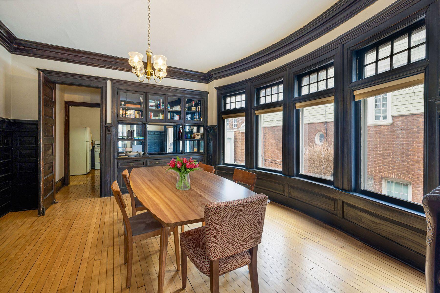 2718 E Kenwood Blvd Unit: 2