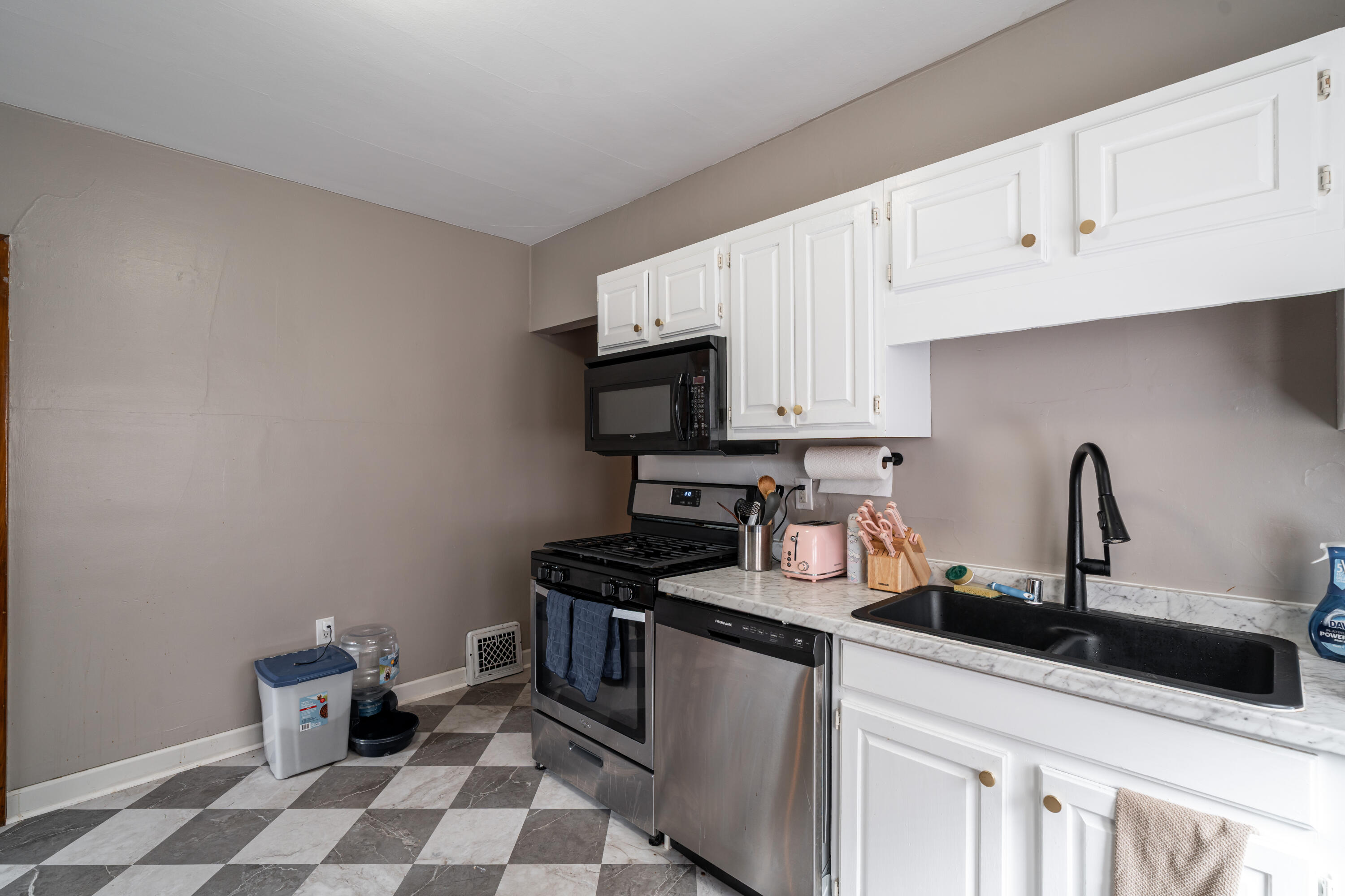 1429 N 49th St Unit: 1431