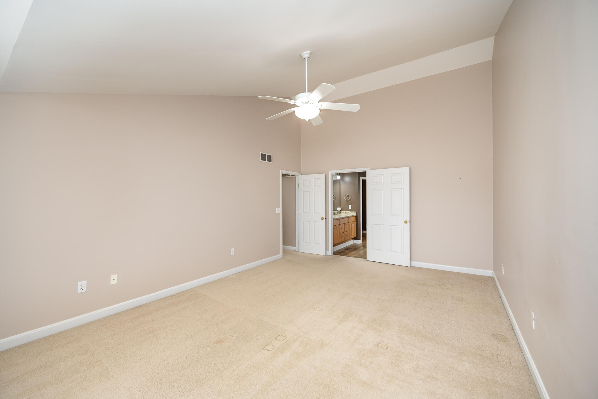 10667 Sunnys Halo Court