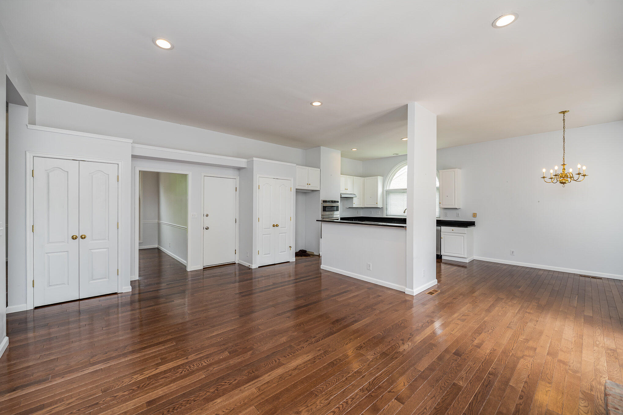 954 Lakepointe Court