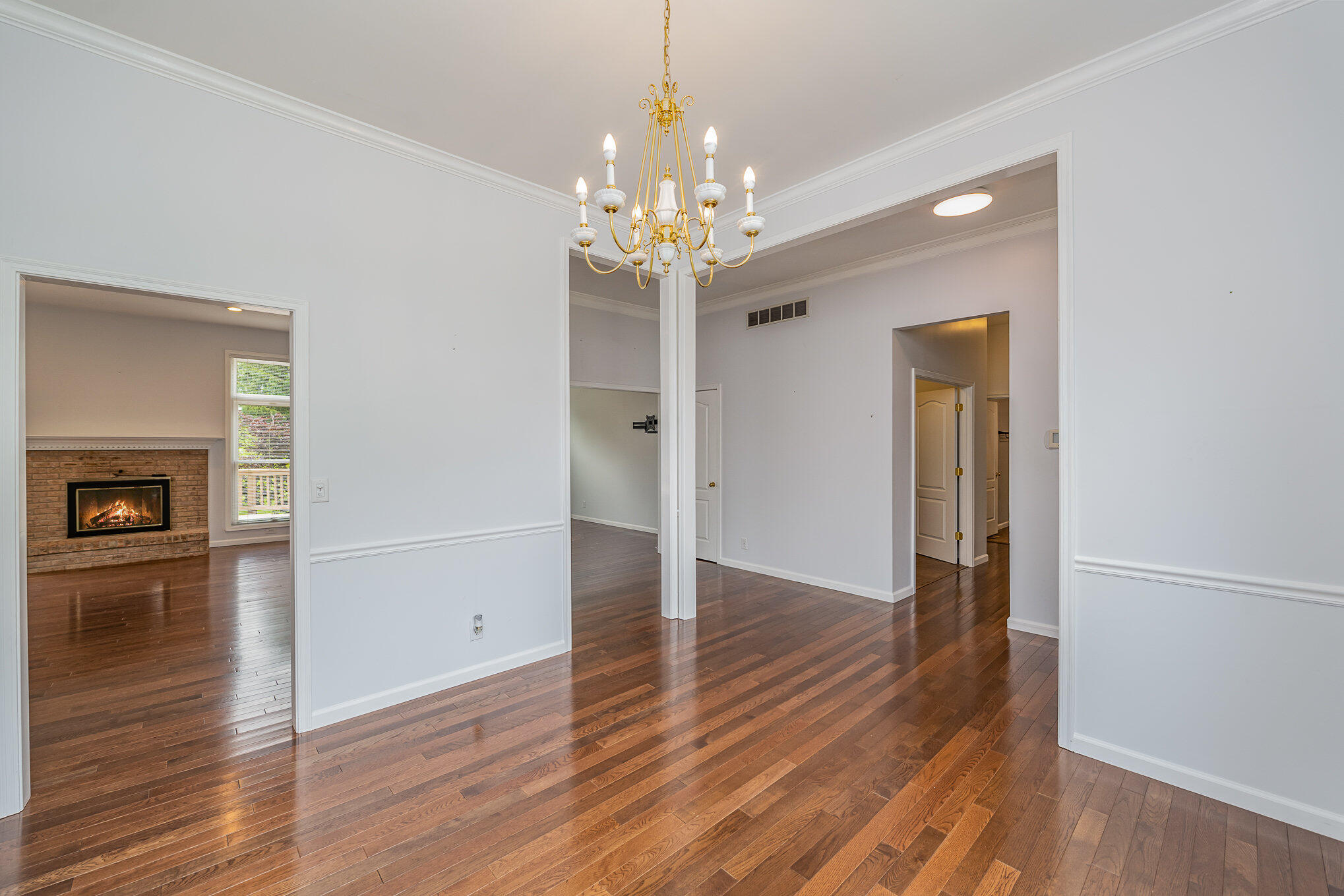 954 Lakepointe Court