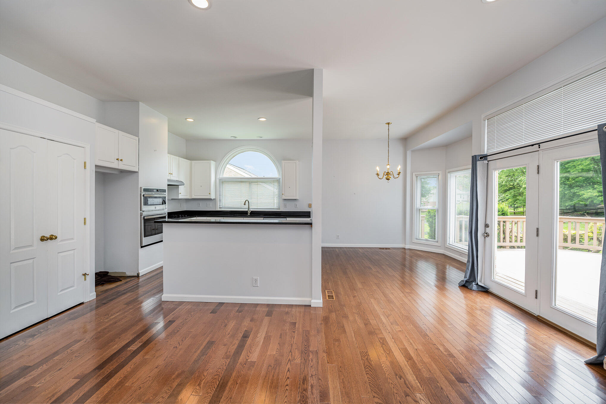 954 Lakepointe Court