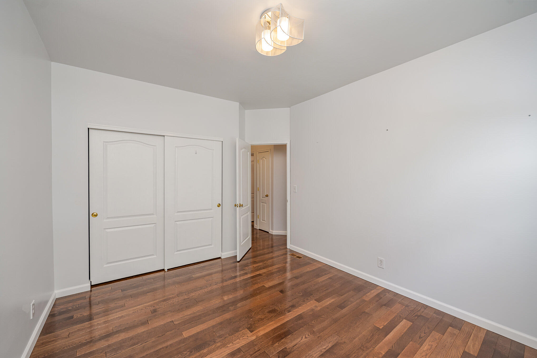 954 Lakepointe Court