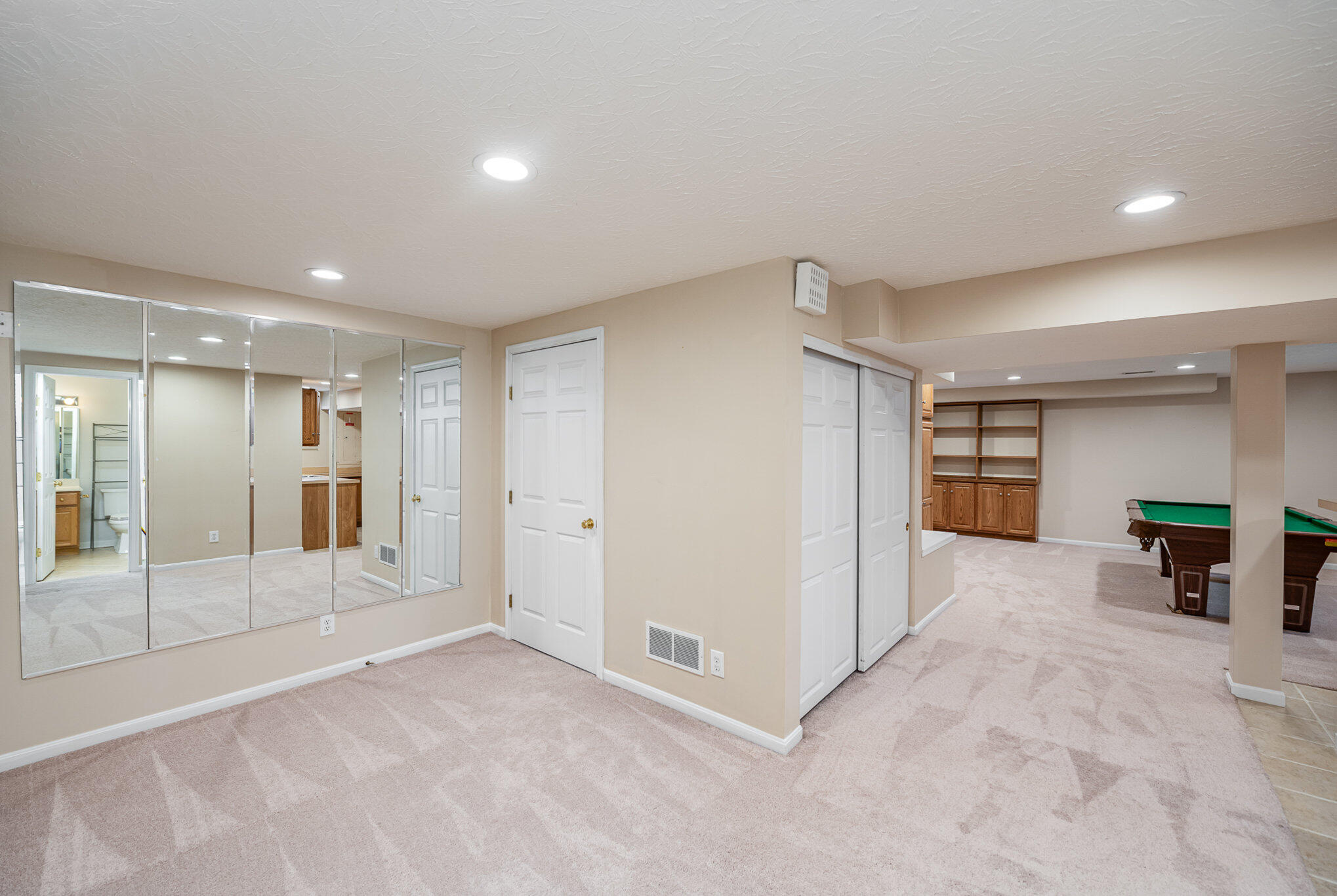 954 Lakepointe Court