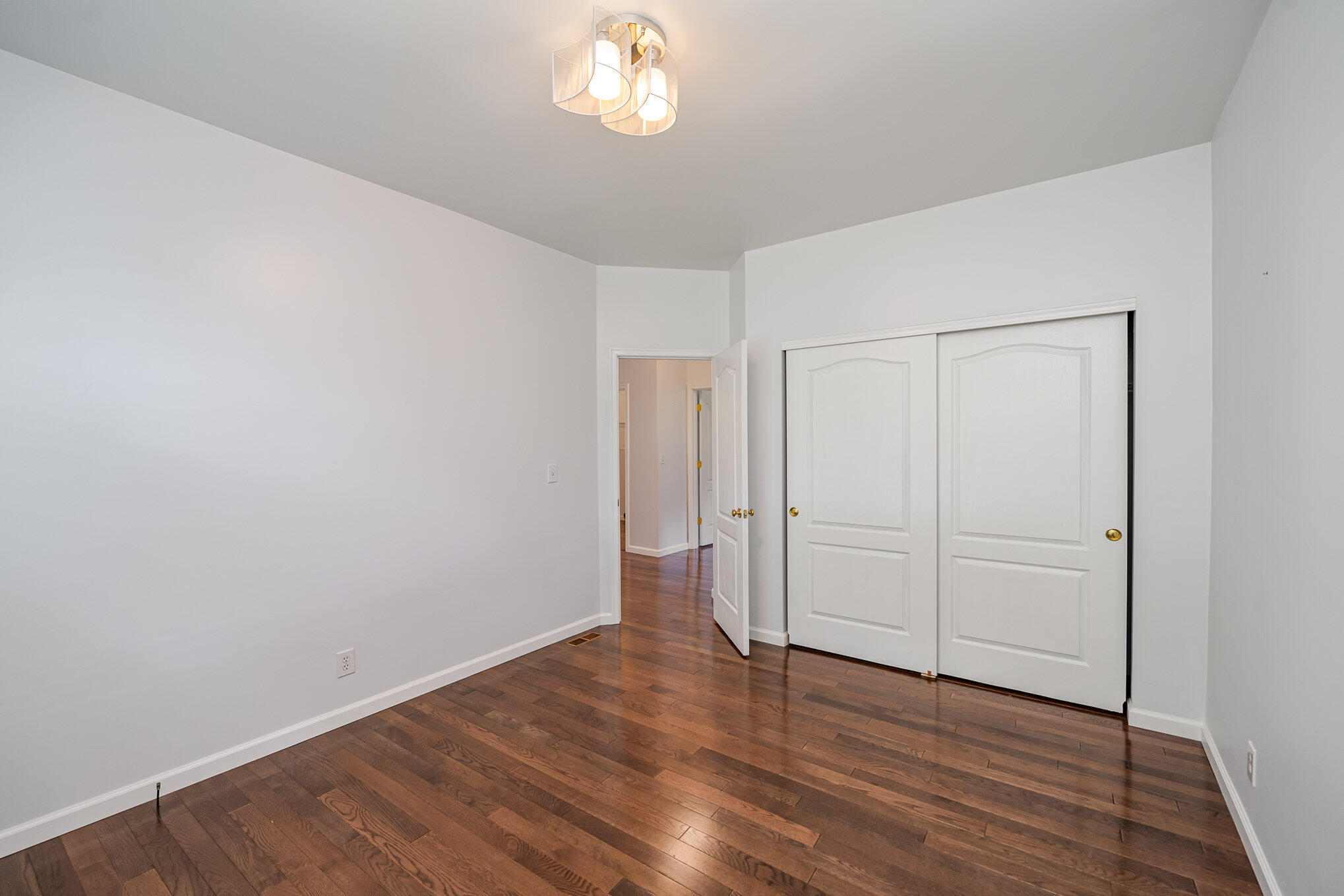 954 Lakepointe Court