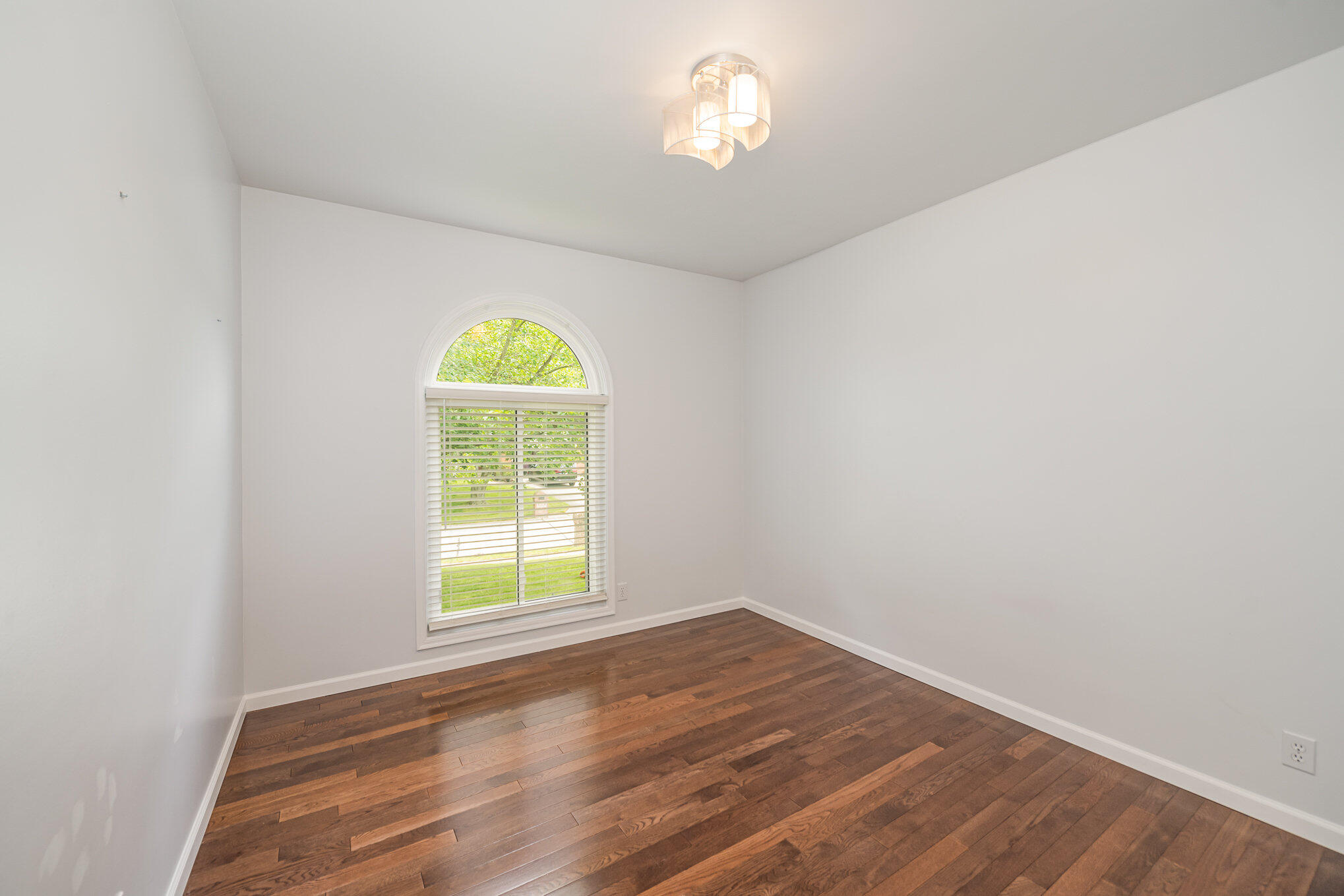 954 Lakepointe Court