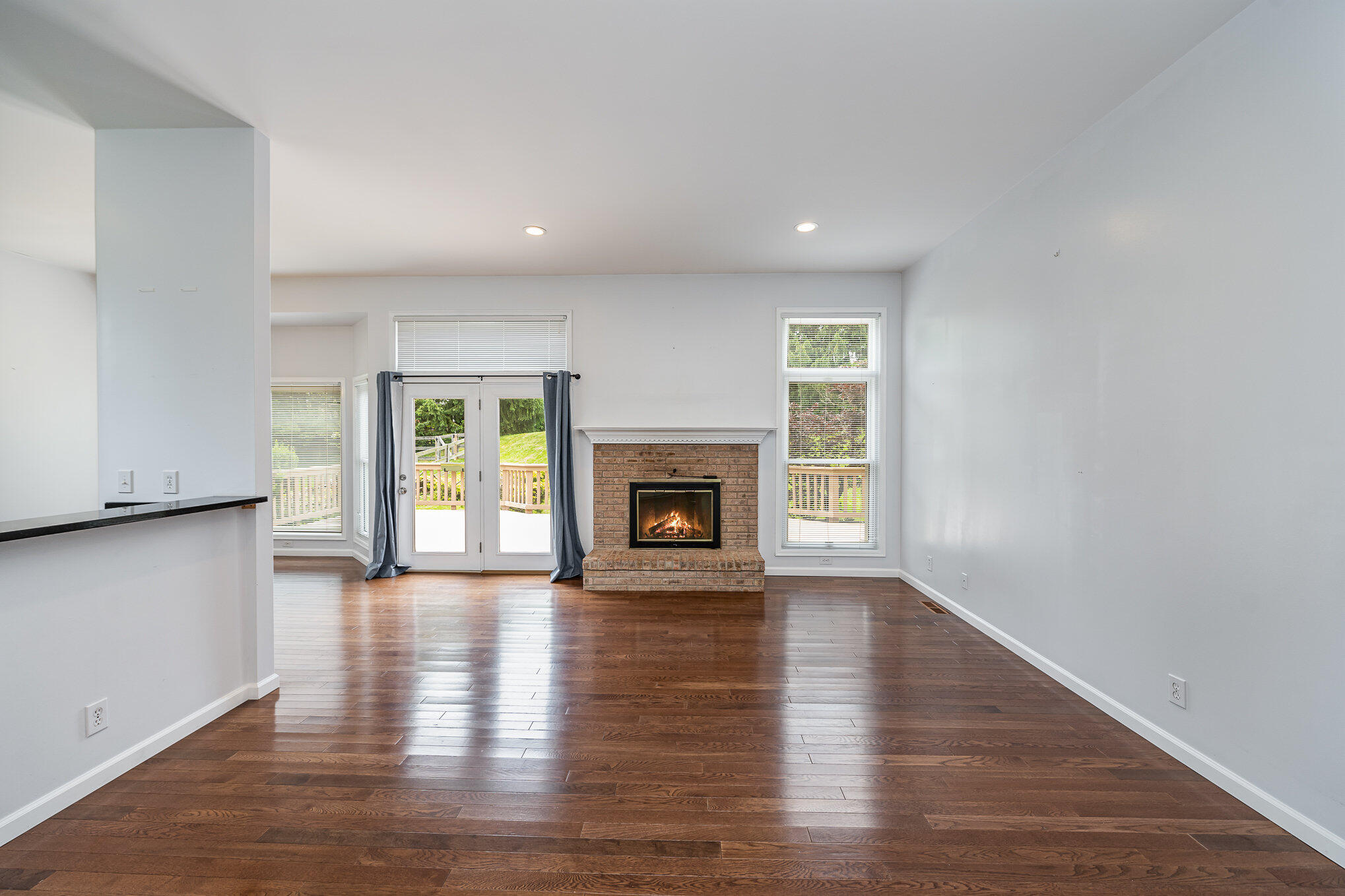 954 Lakepointe Court