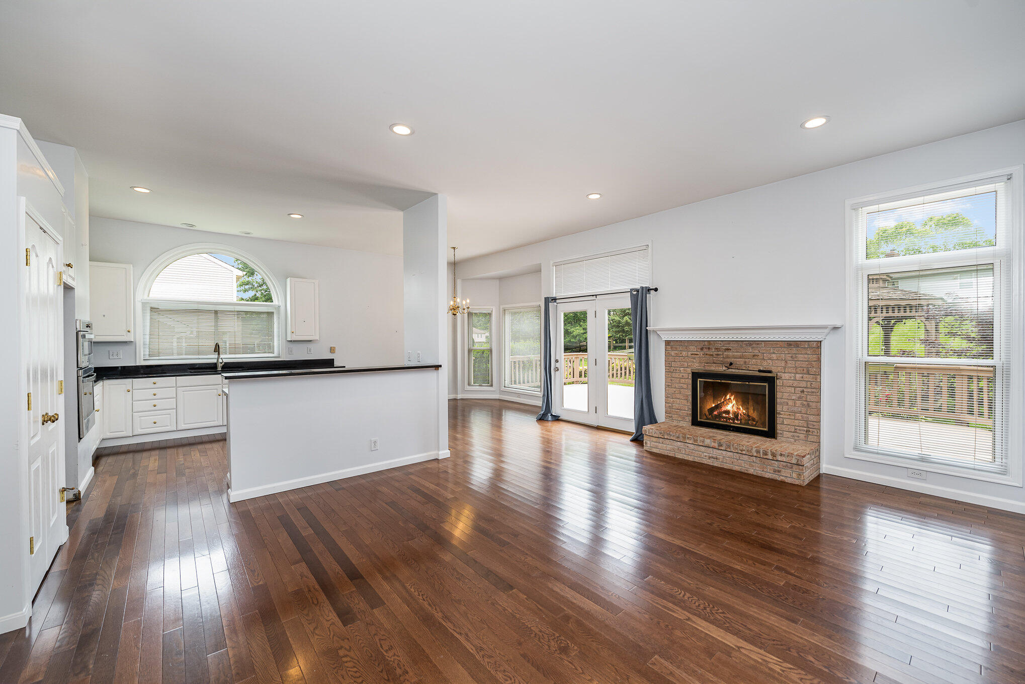 954 Lakepointe Court