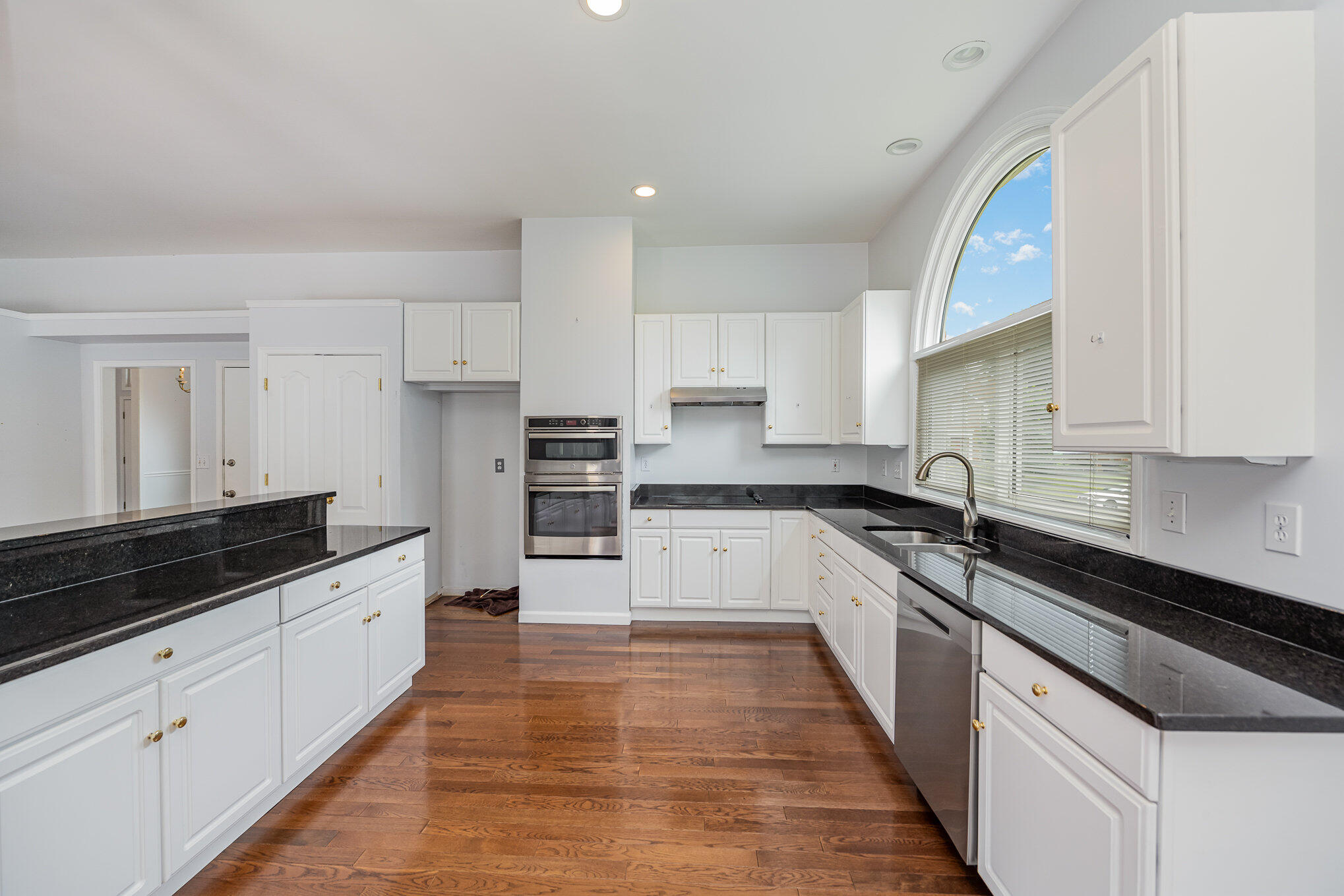 954 Lakepointe Court