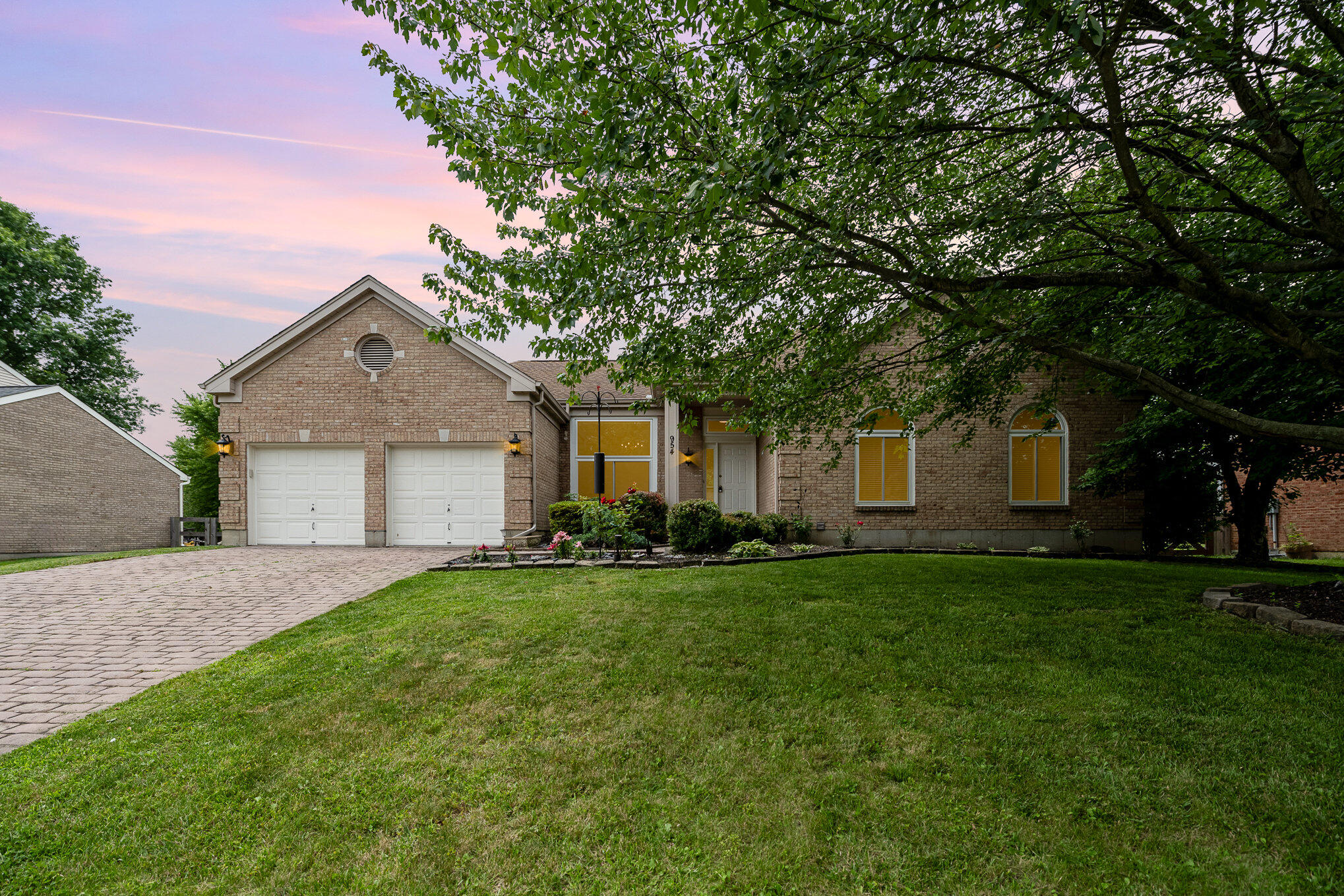 954 Lakepointe Court