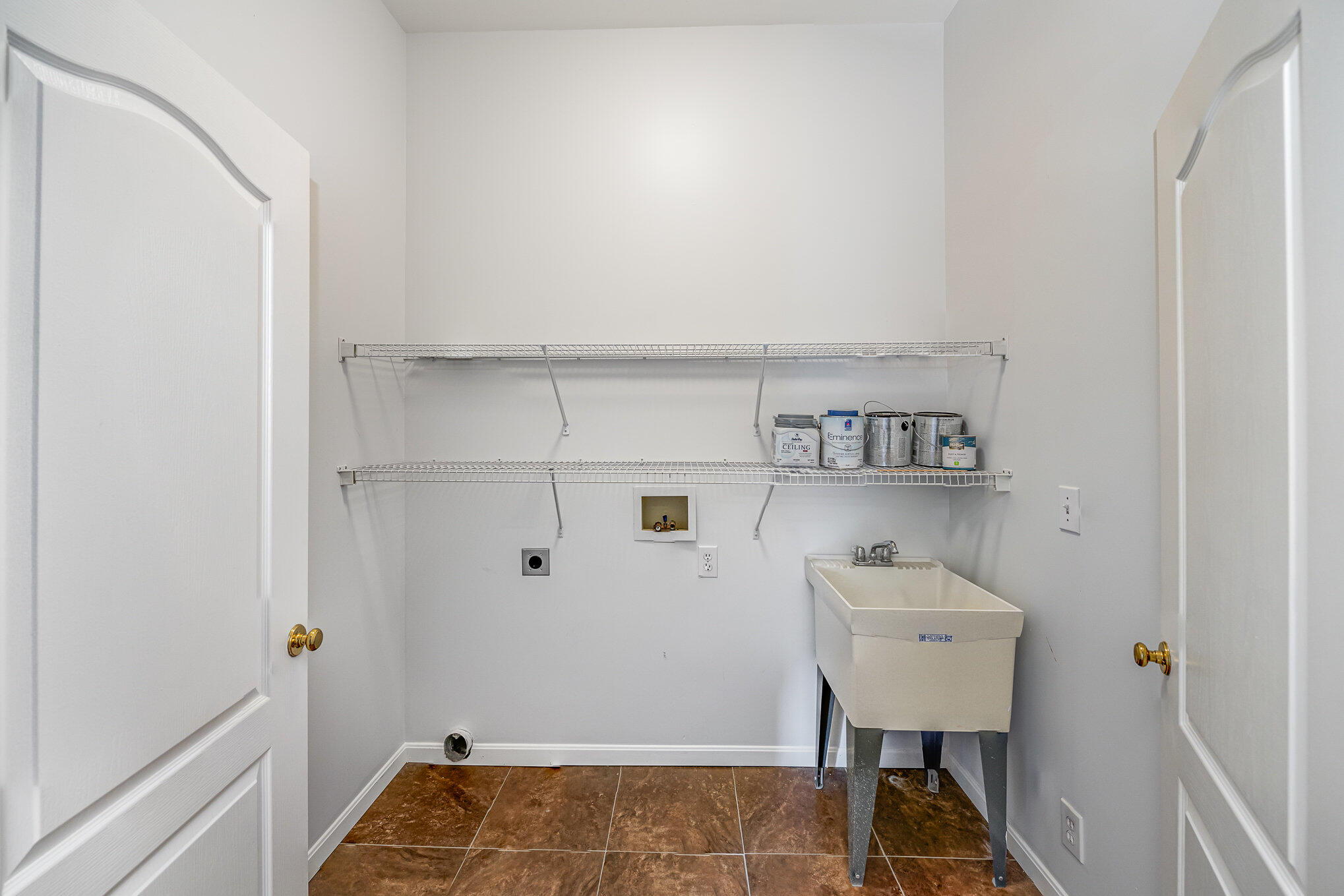 954 Lakepointe Court