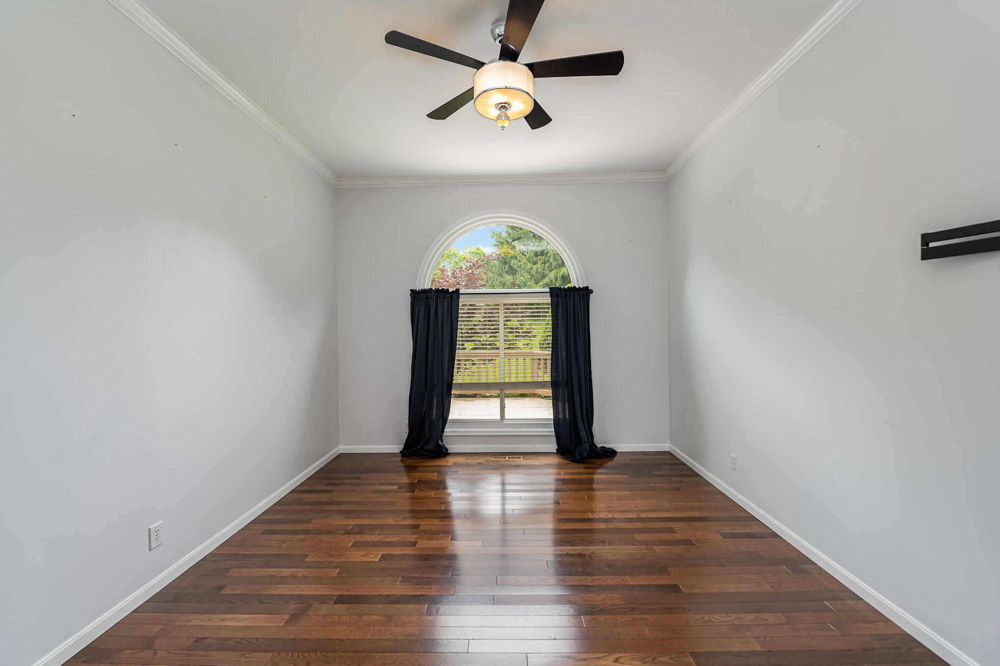 954 Lakepointe Court