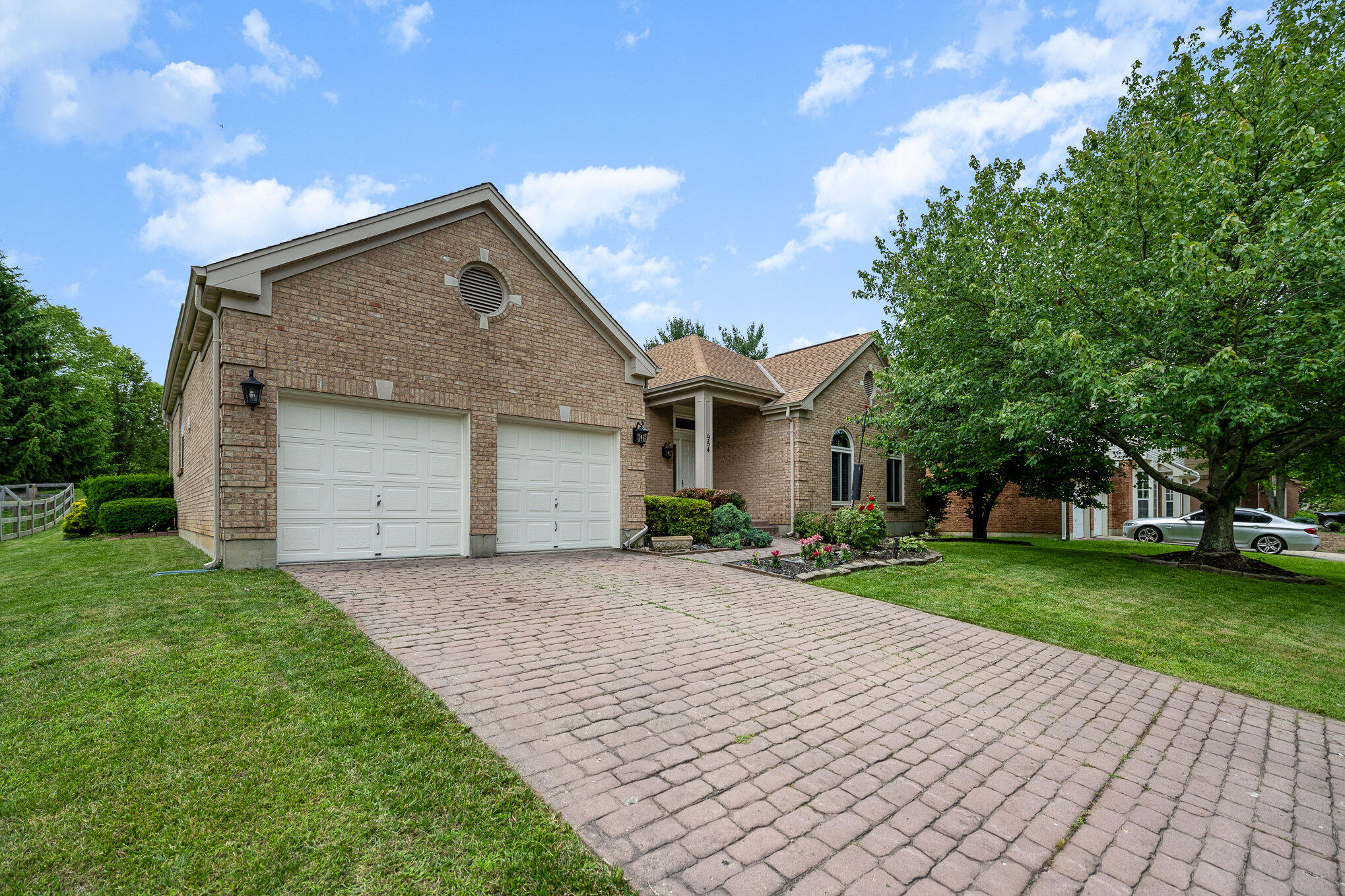 954 Lakepointe Court