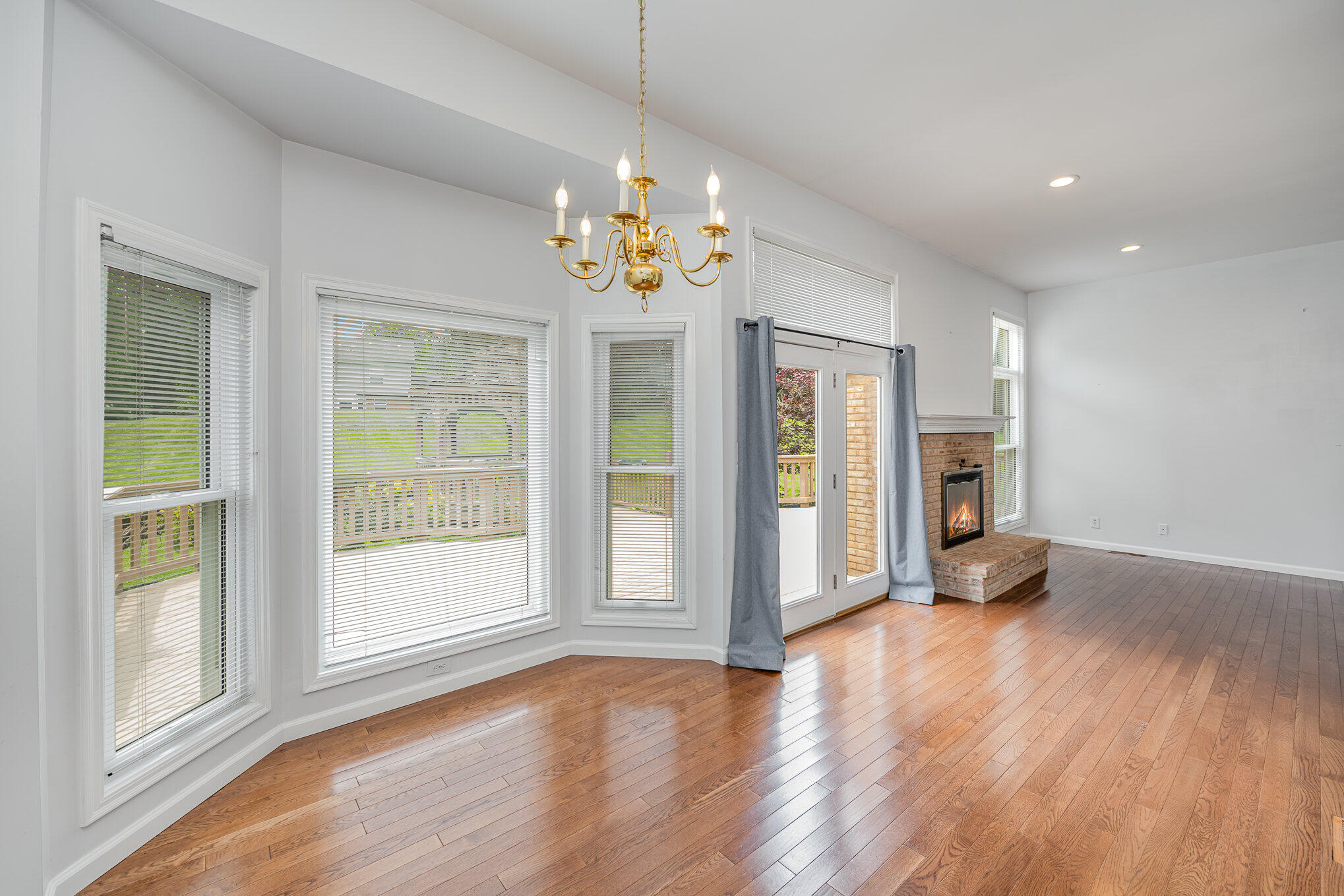 954 Lakepointe Court