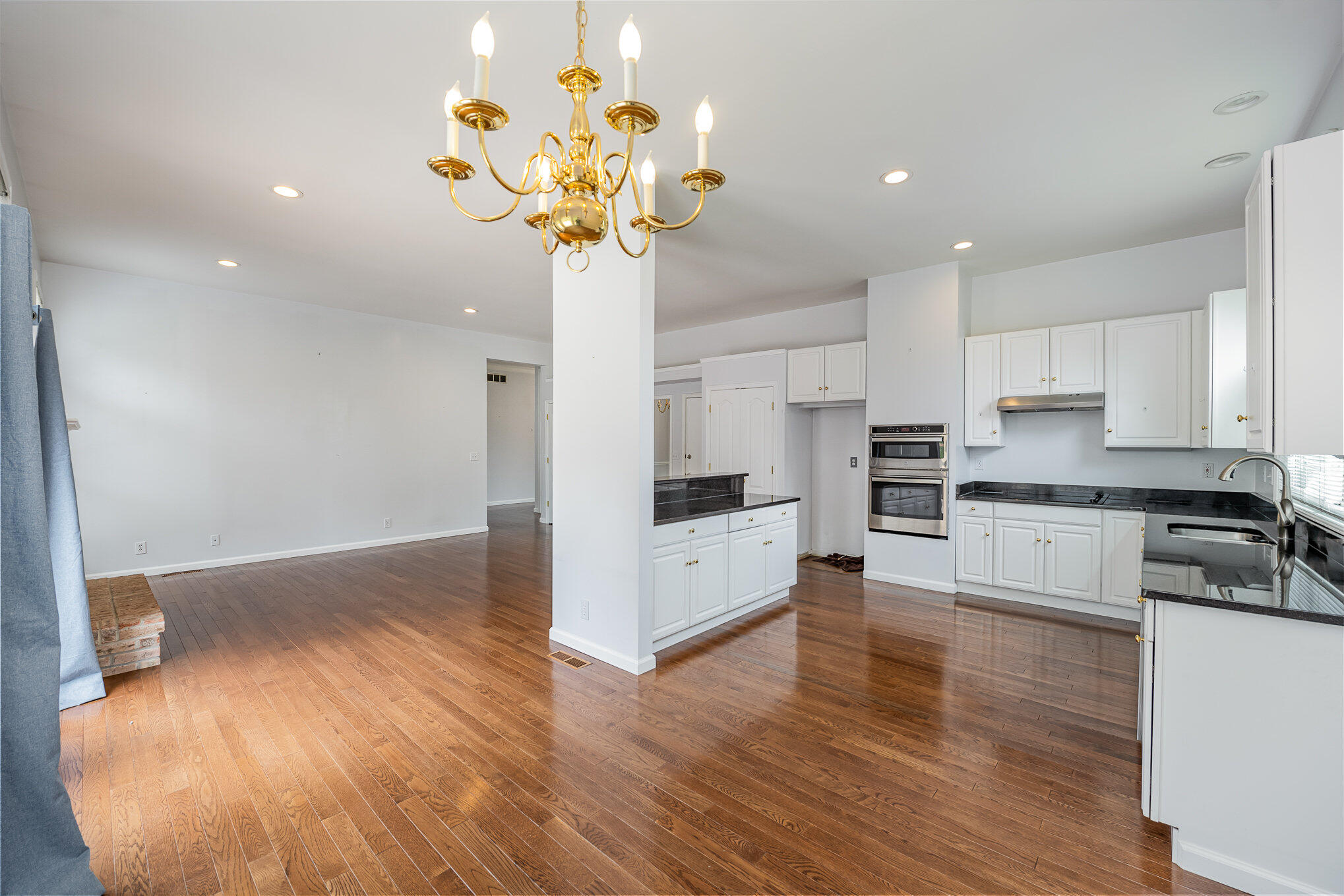 954 Lakepointe Court