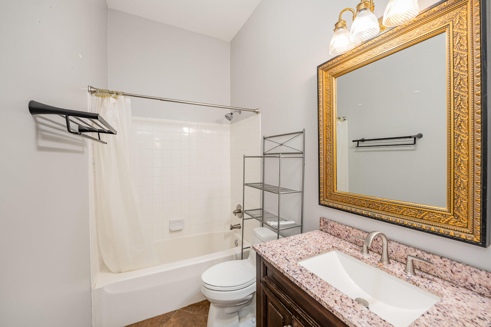 954 Lakepointe Court