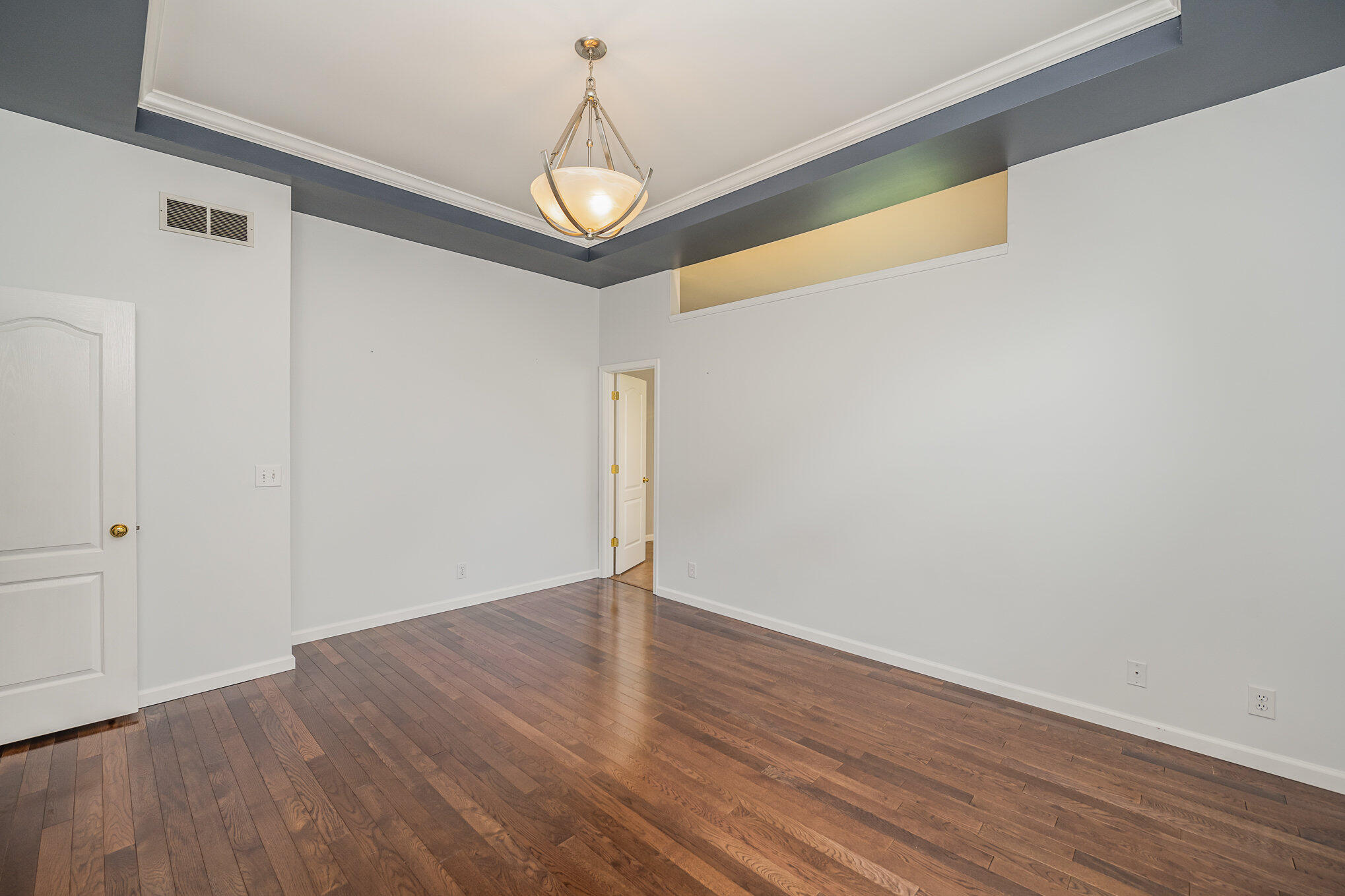 954 Lakepointe Court