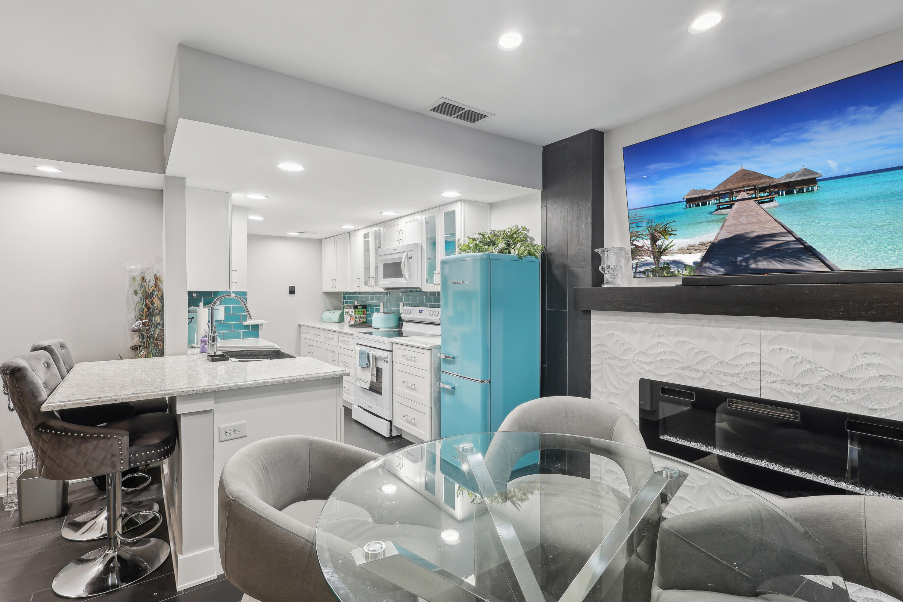 7111 Sweetwater Drive