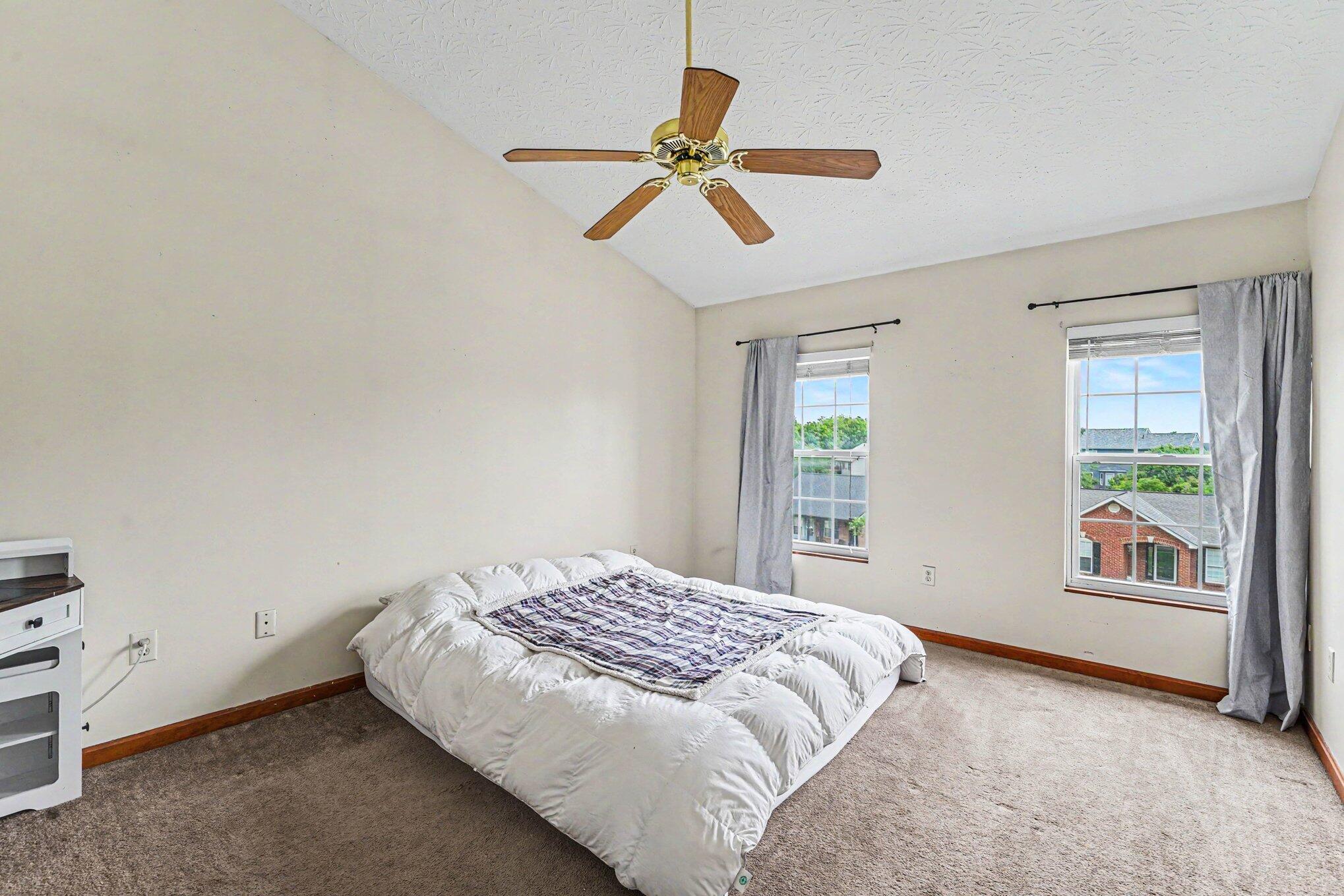 1023 Meadowbrook Court