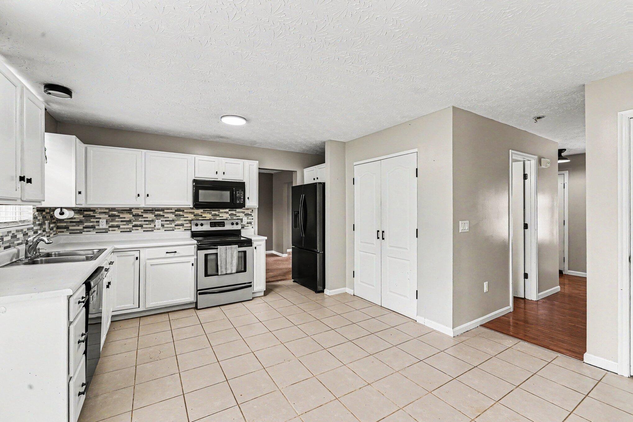 1023 Meadowbrook Court