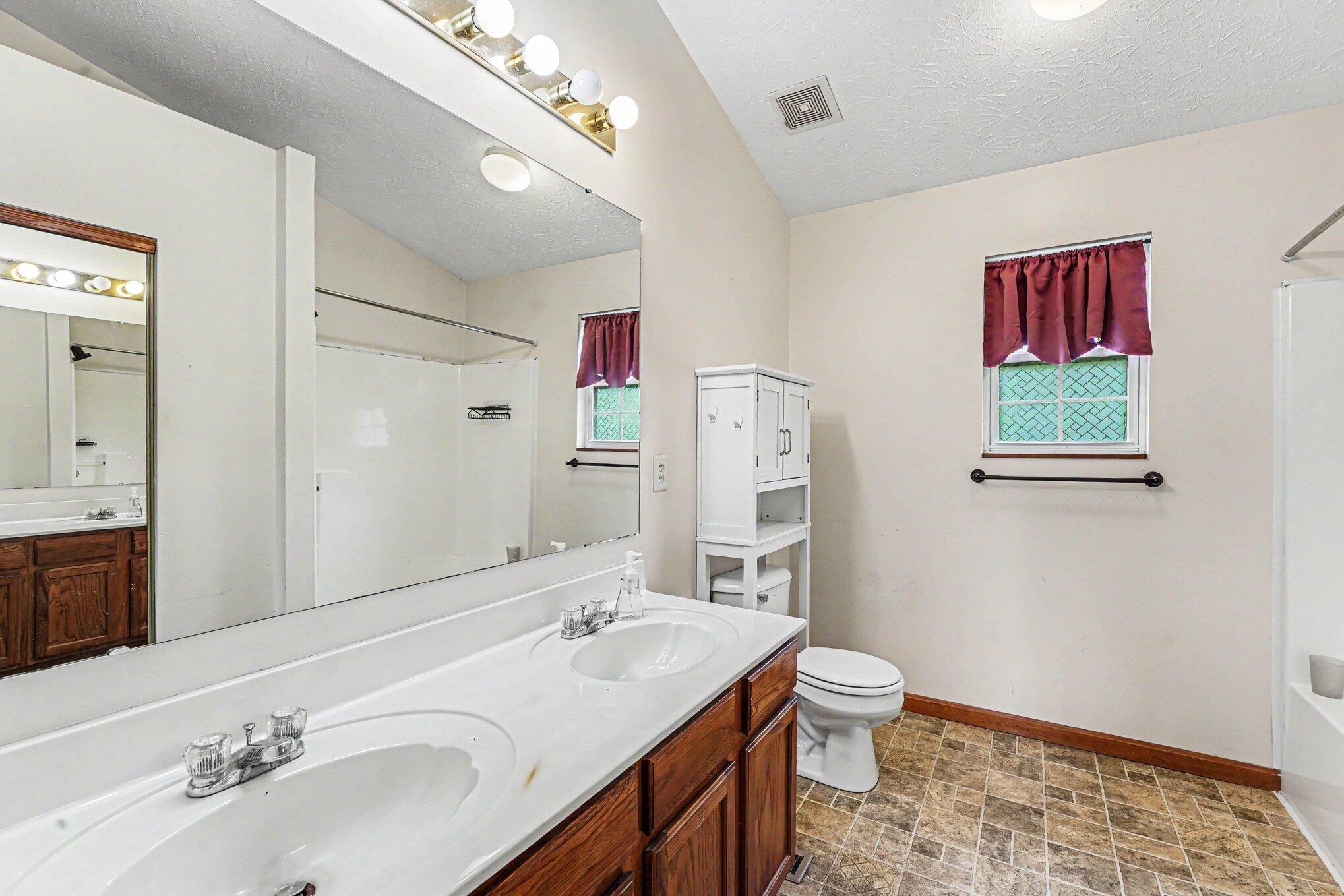 1023 Meadowbrook Court