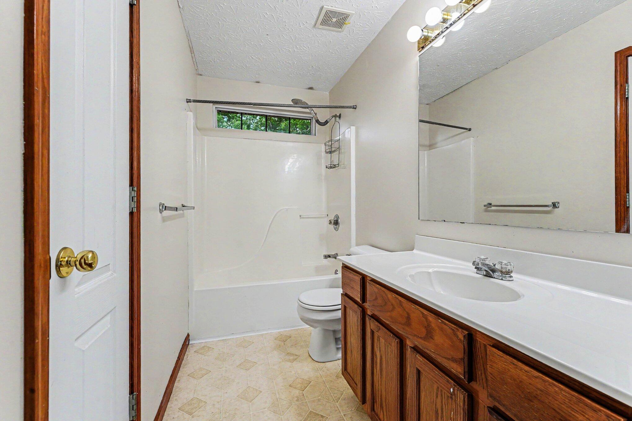 1023 Meadowbrook Court